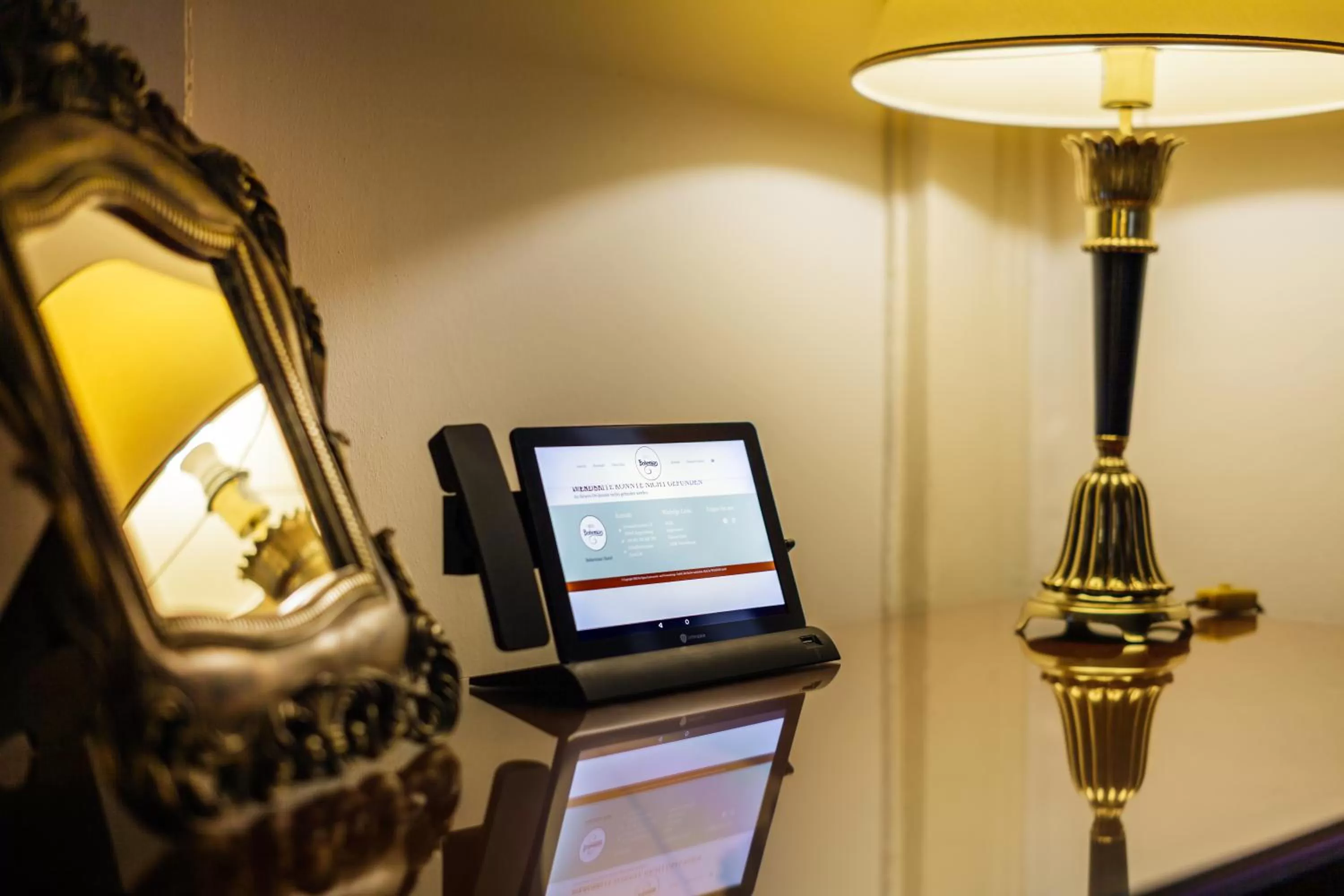 TV and multimedia in Chin-Chin Hotel ehemals Bohemian Hotel