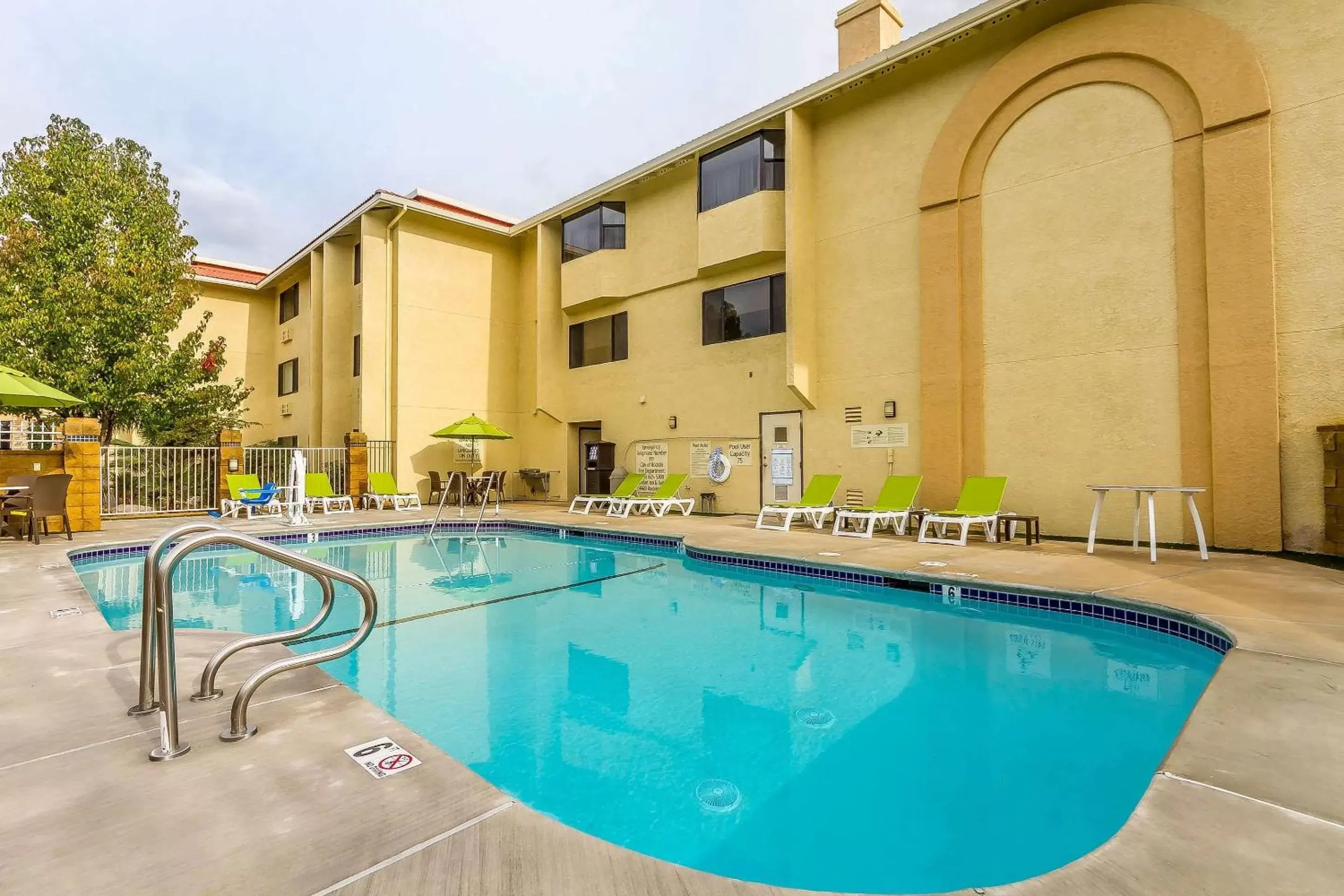 On site, Swimming Pool in Comfort Inn & Suites Rocklin