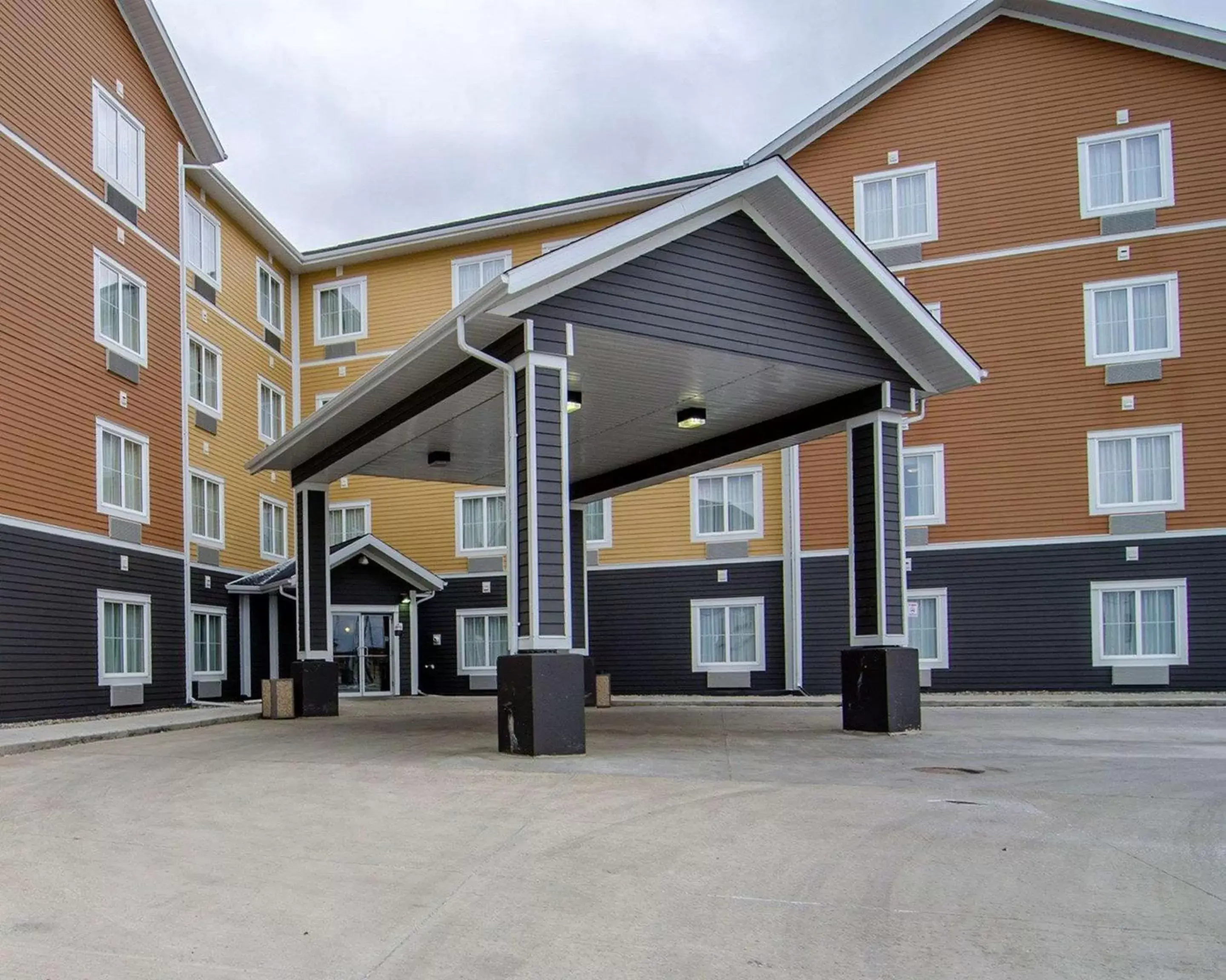 Property Building in Quality Inn and Suites