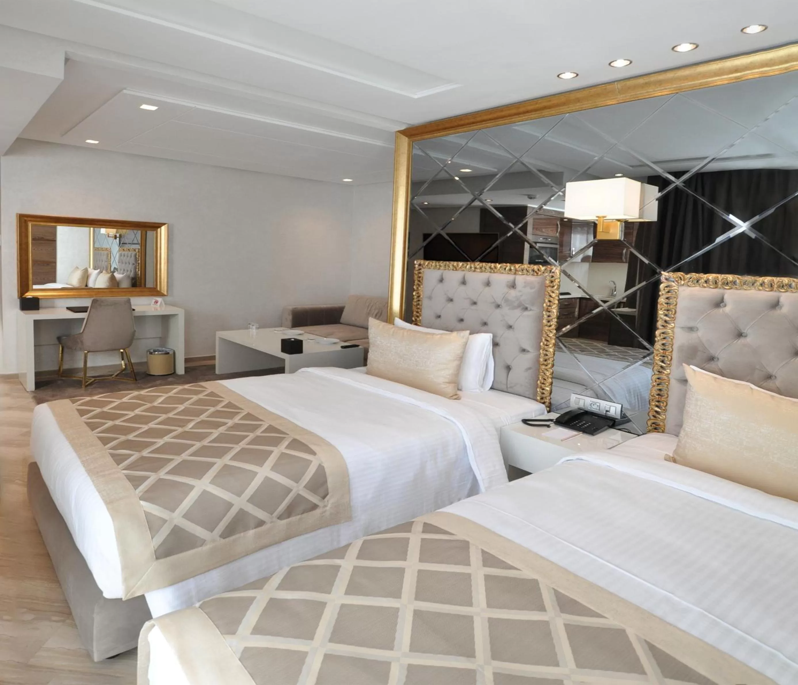 City view, Bed in Suite Hotel Casa Diamond