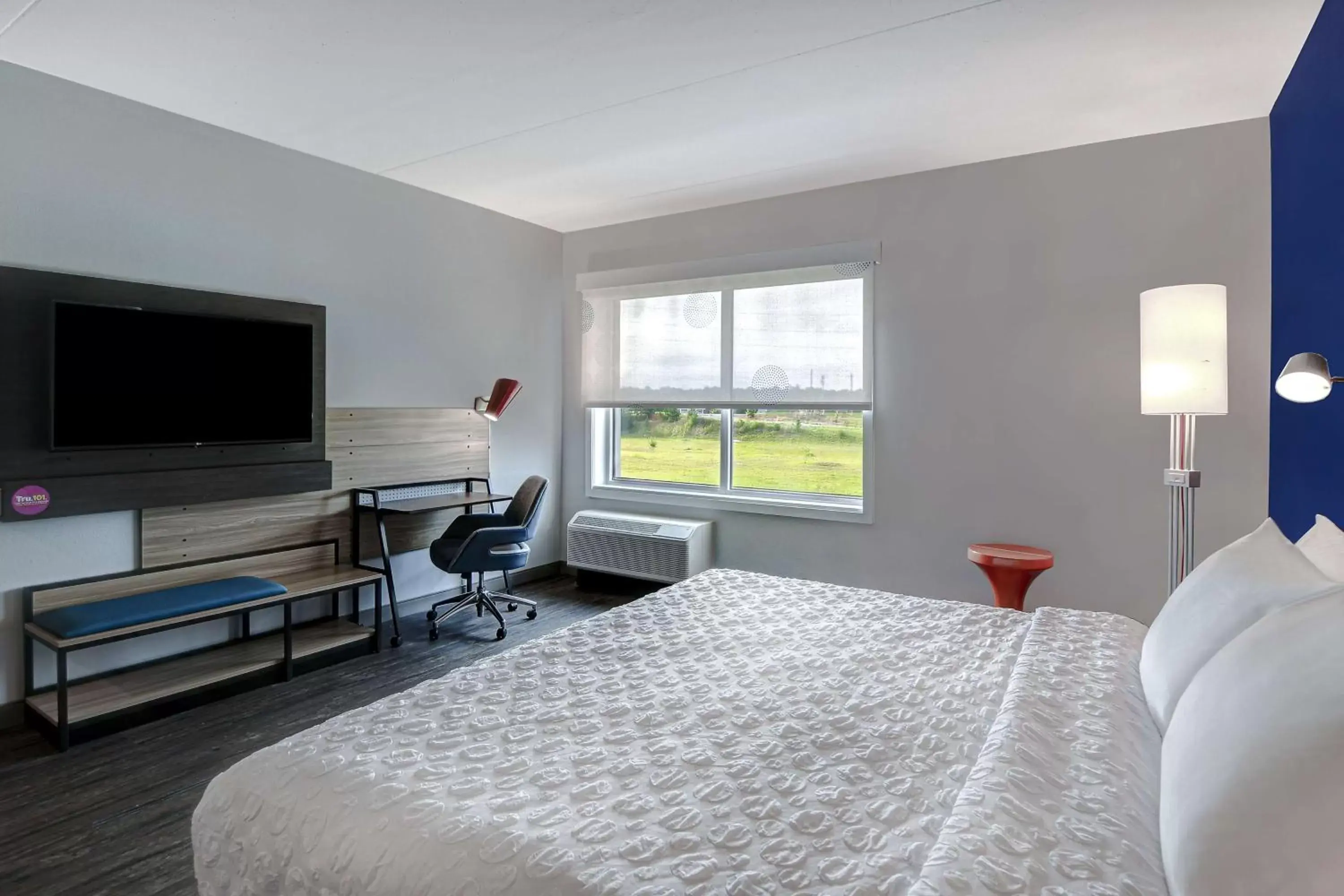 Bedroom, Bed in Tru By Hilton Columbia Greystone Bedroom, Bed in Tru By Hilton Columbia Greystone