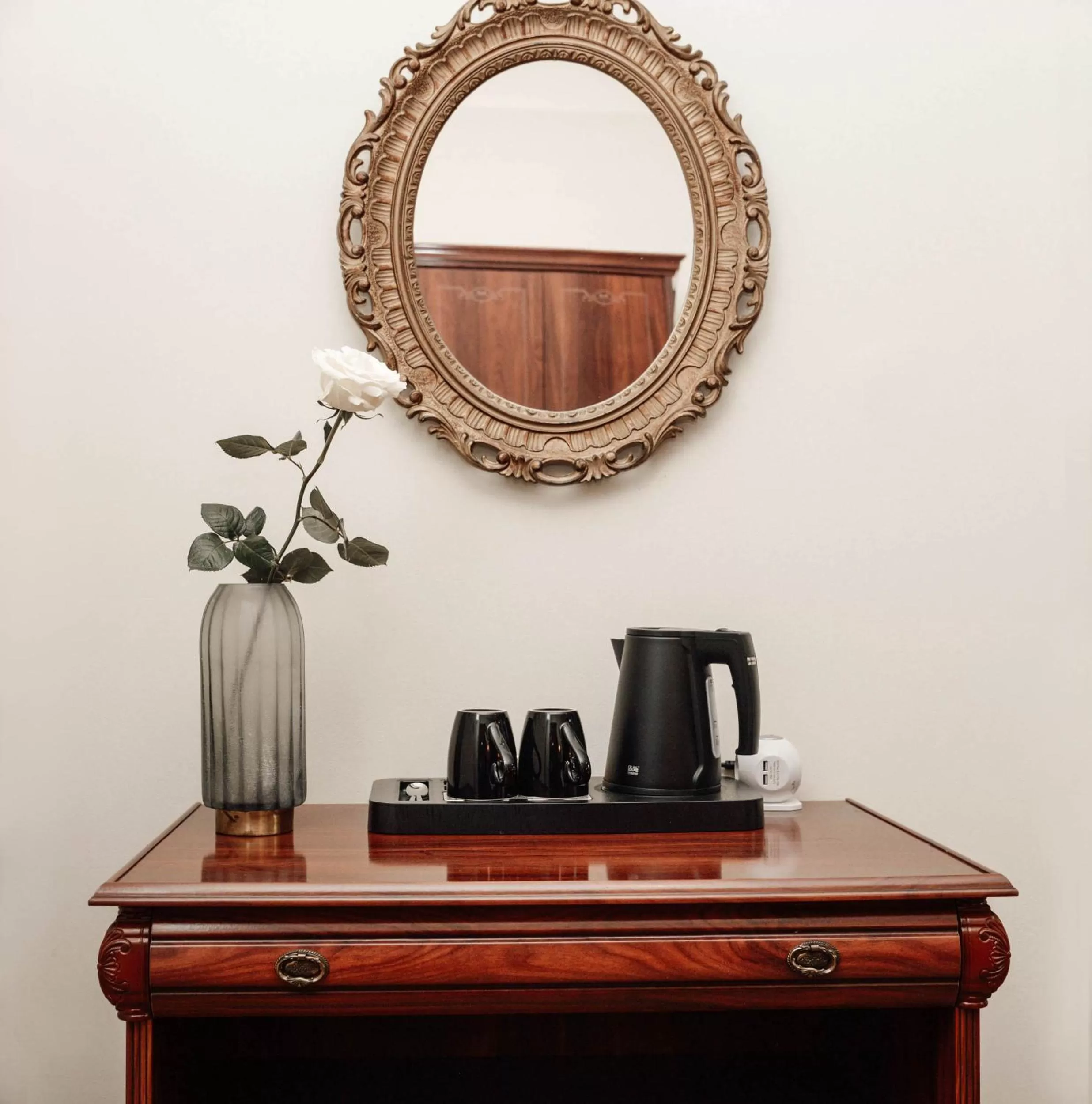 Coffee/tea facilities in Old Time Hotel