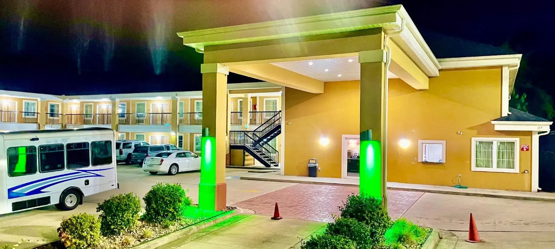 Property building, Swimming Pool in Garden Inn and Suites Property building, Swimming Pool in Garden Inn and Suites