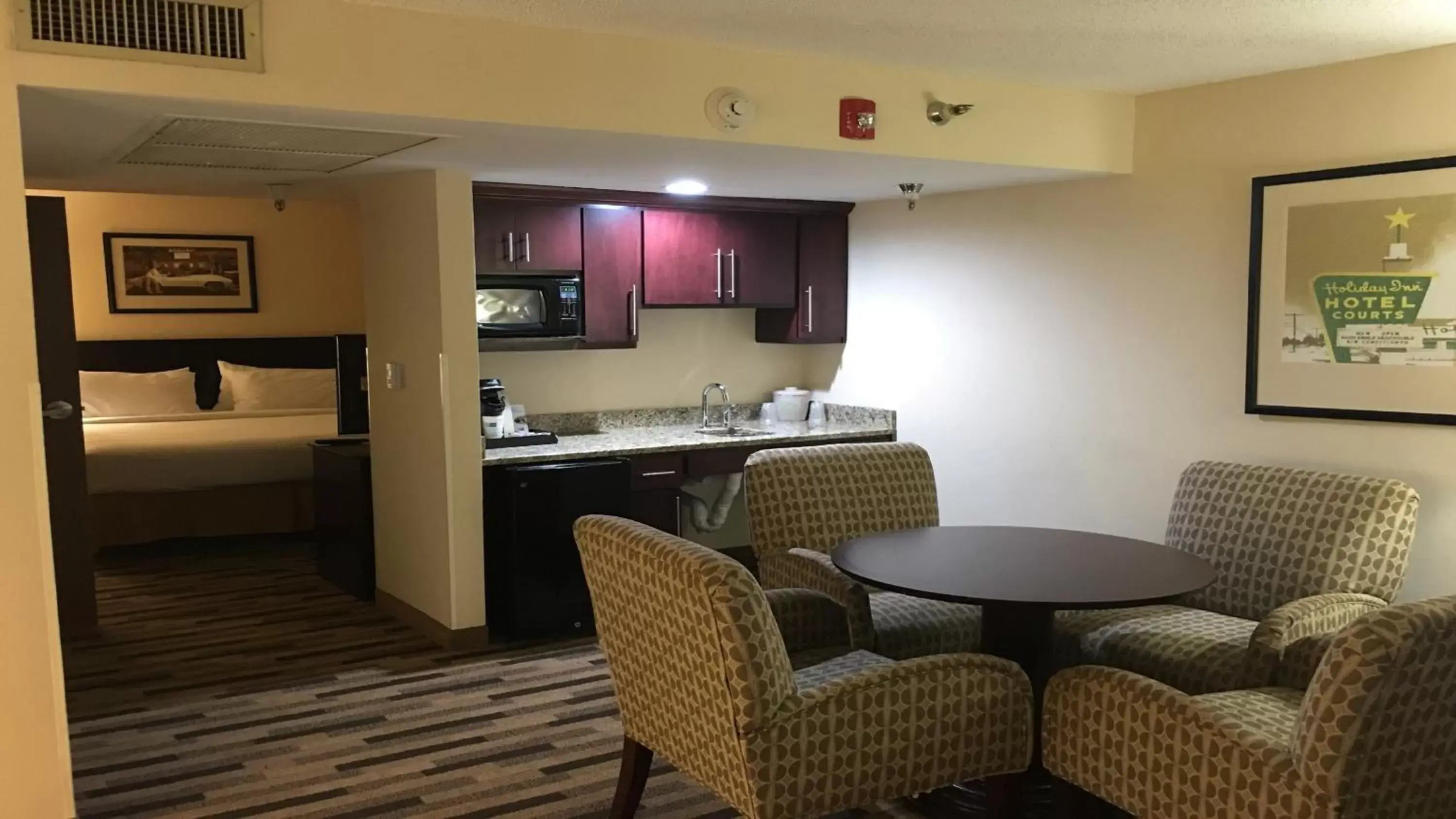 Photo of the whole room, Kitchen/Kitchenette in Holiday Inn Express Little Rock-Airport, an IHG Hotel
