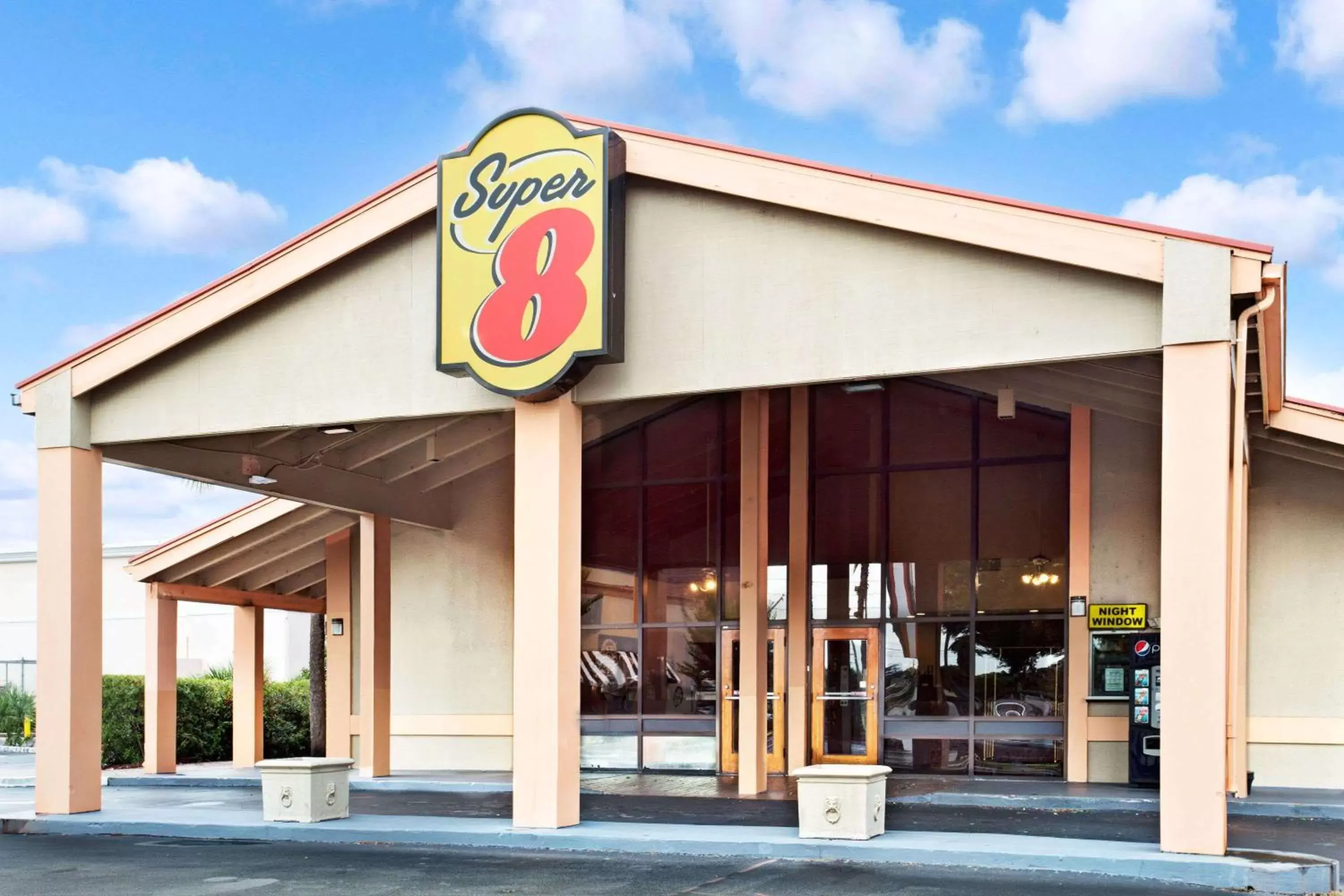 Property building in Super 8 by Wyndham Kissimmee/Maingate/Orlando Area