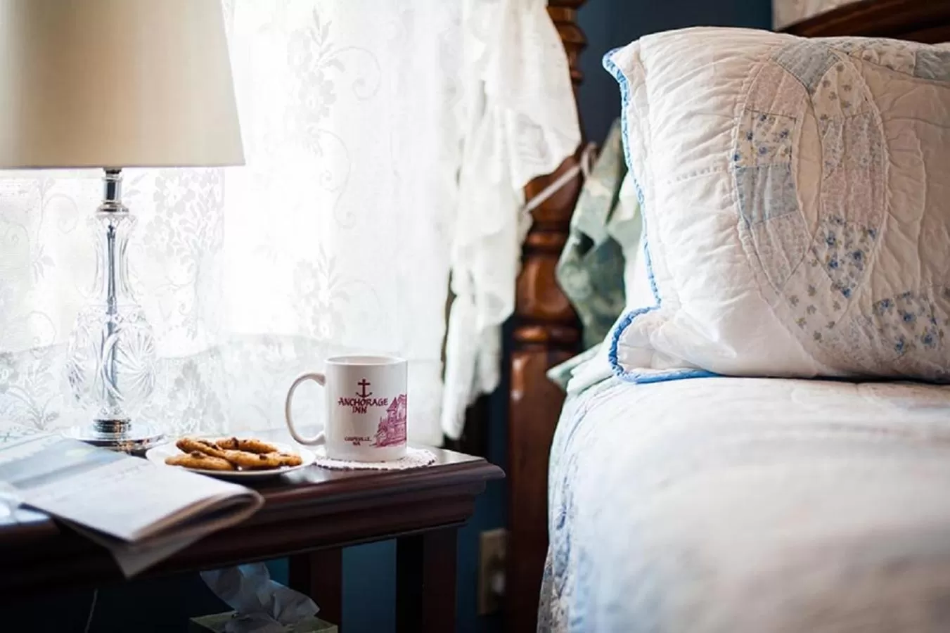 Bed in Anchorage Inn B&B