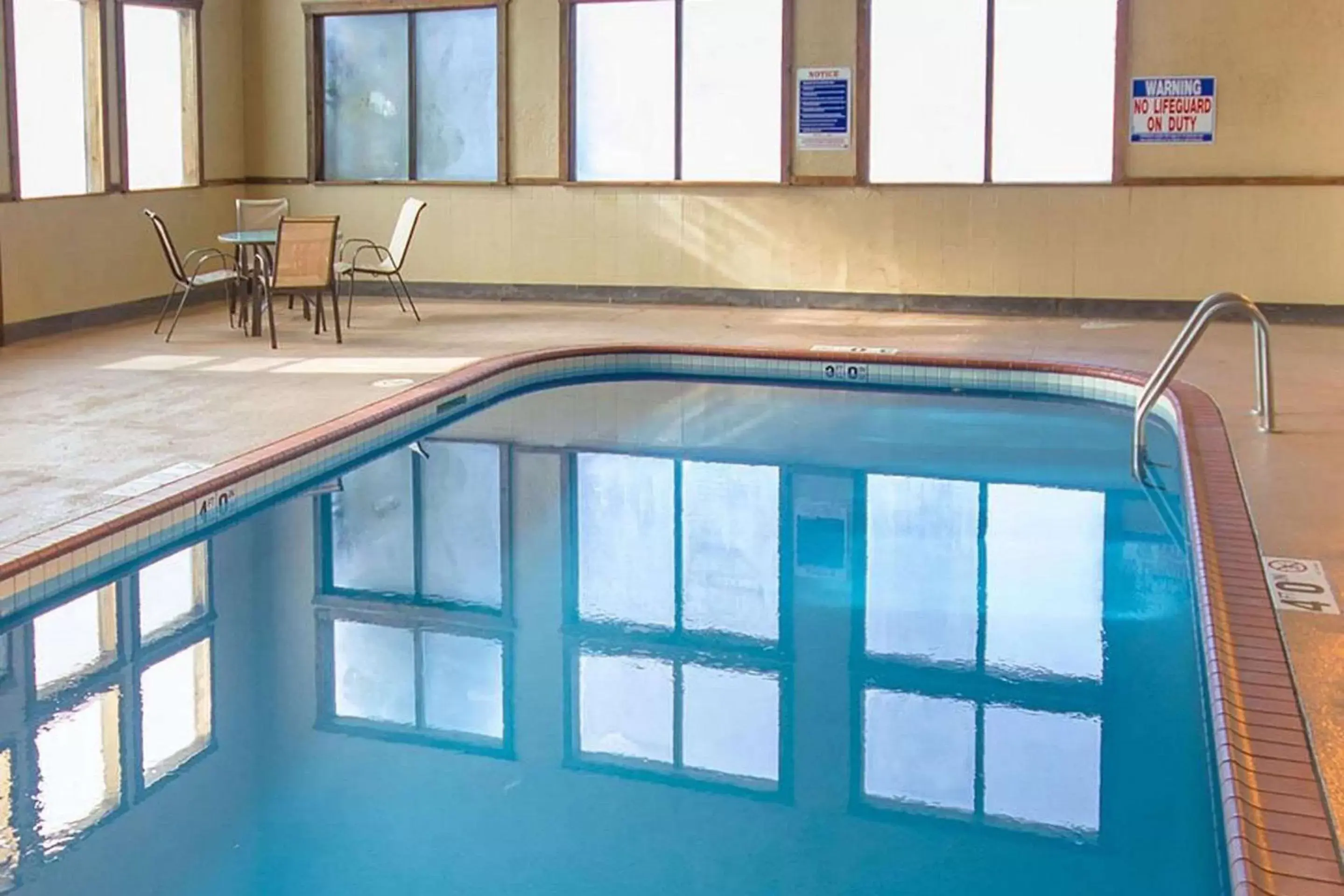 Swimming Pool in Riverview Inn & Suites, Ascend Hotel Collection