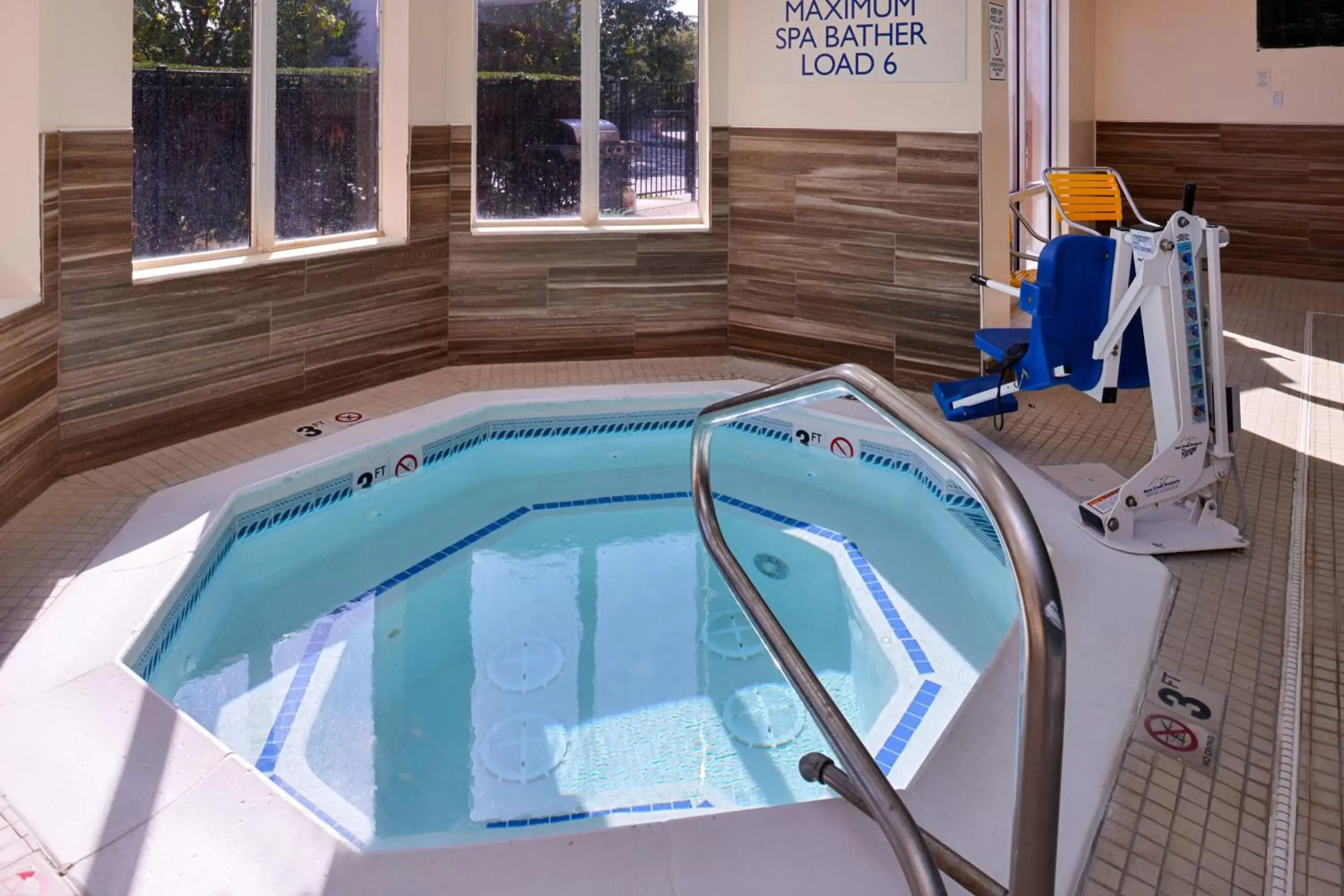 Fitness centre/facilities, Swimming Pool in Fairfield Inn & Suites Louisville North