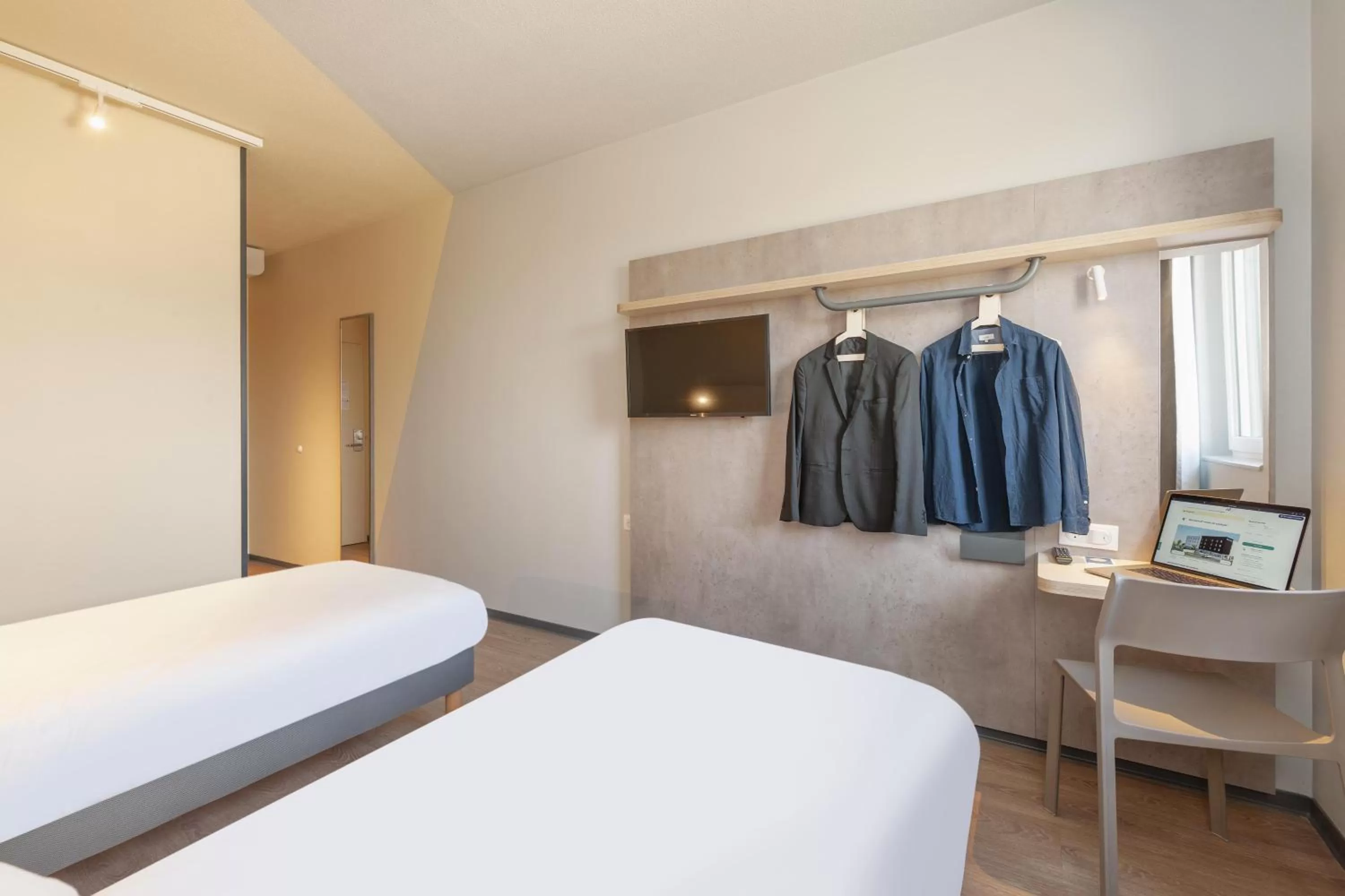 TV and multimedia, Bed in Ibis Budget Mont De Marsan