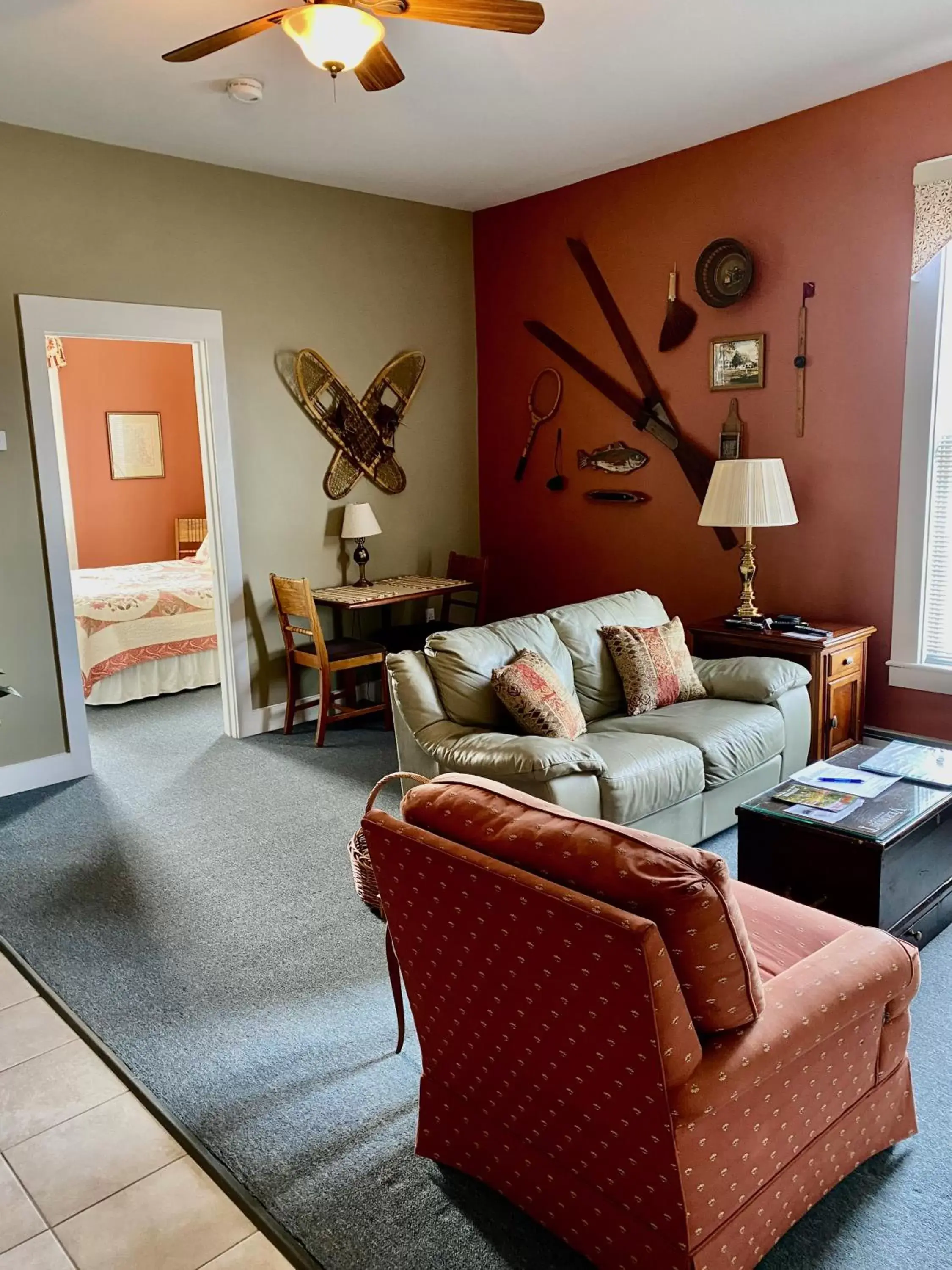 Living room, Seating Area in Bristol Suites