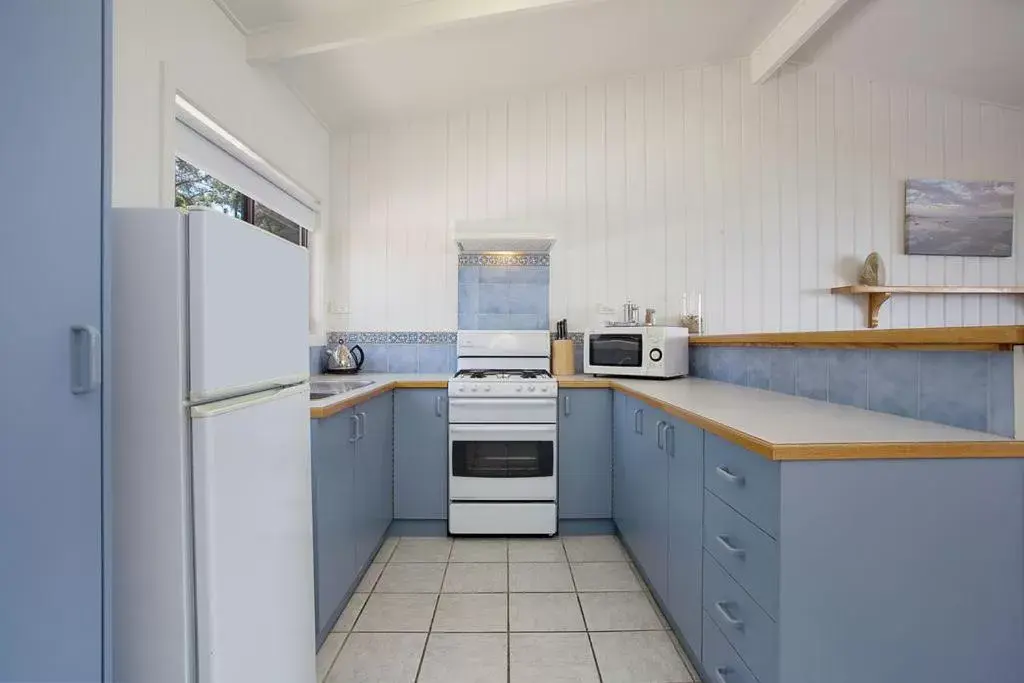 Kitchen or kitchenette, Kitchen/Kitchenette in Beacon Point Ocean View Villas