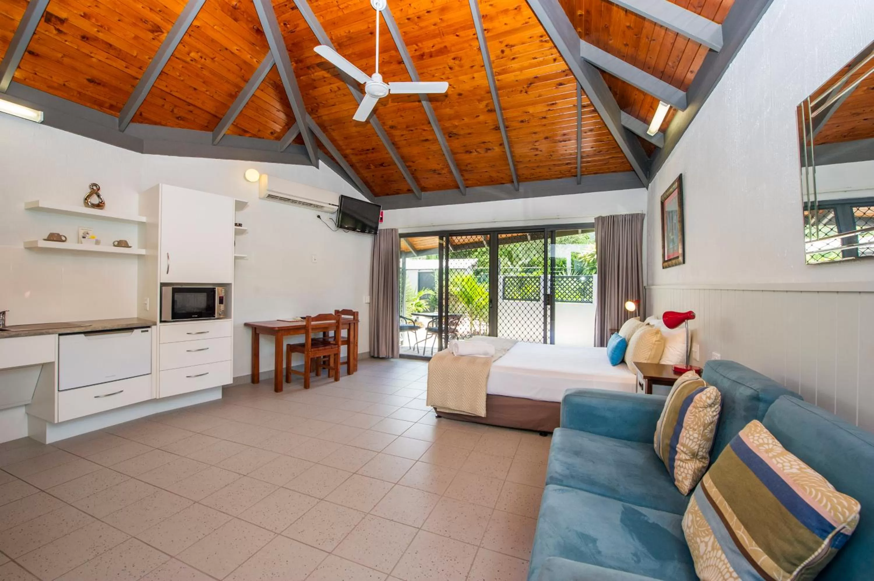 Photo of the whole room in Island Leisure Resort