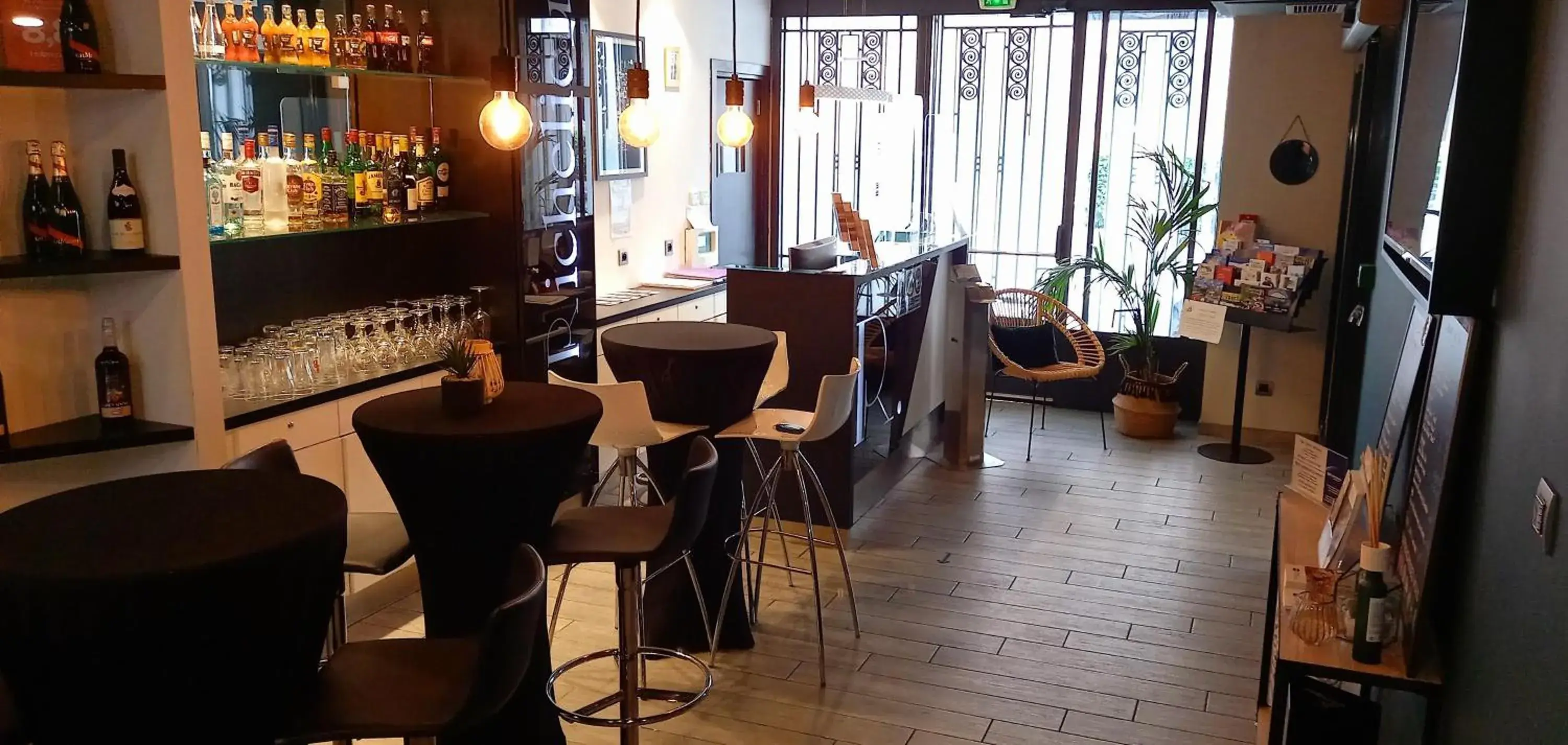 Lobby or reception, Restaurant/Places to Eat in Best Western Richelieu Lyon Part-Dieu