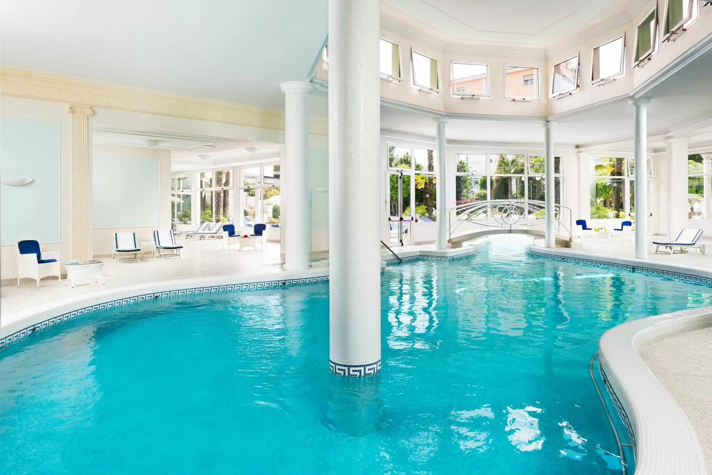 Swimming pool in Hotel La Residence & Idrokinesis
