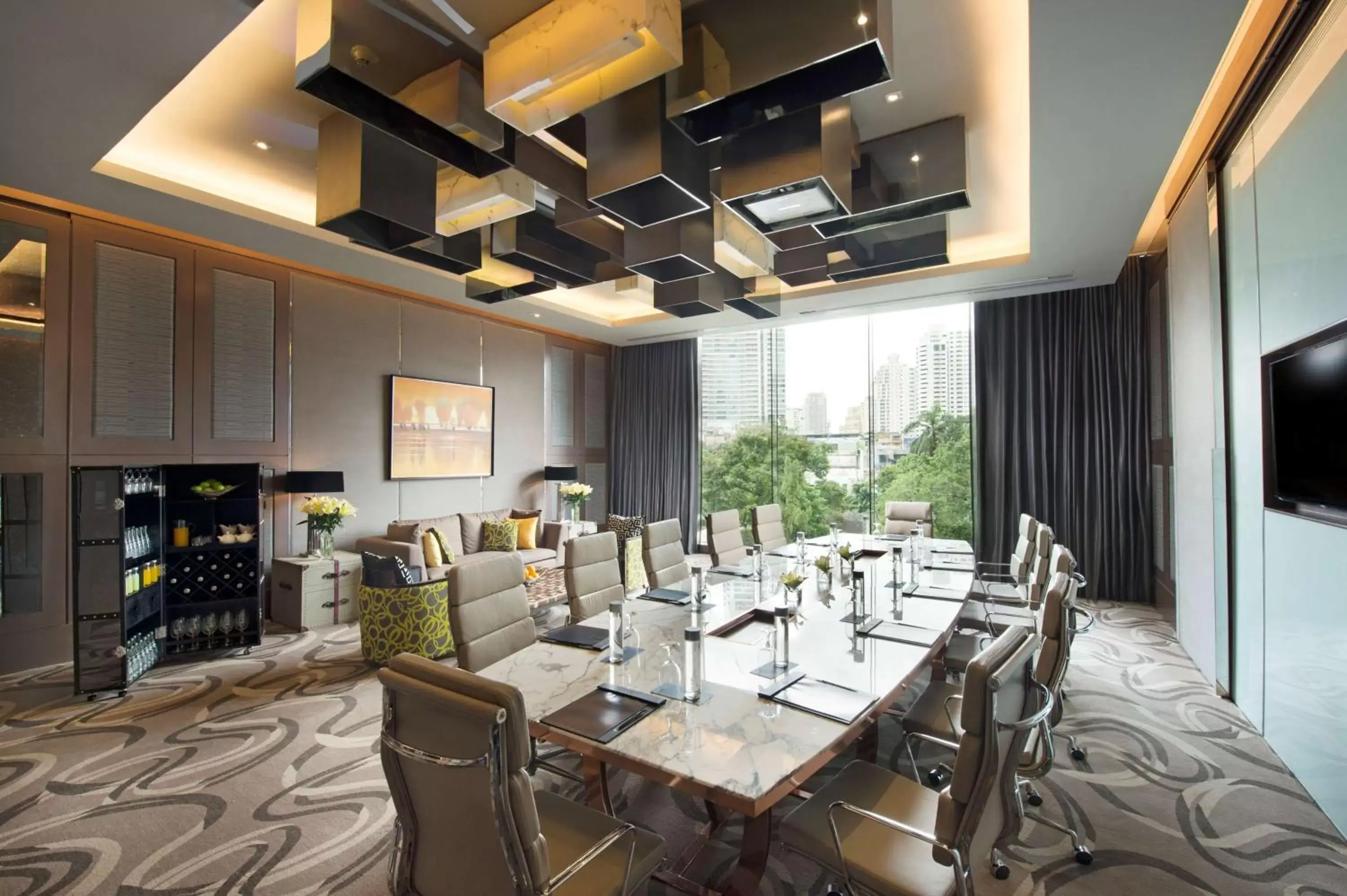Meeting/conference room, Restaurant/Places to Eat in Hilton Sukhumvit Bangkok