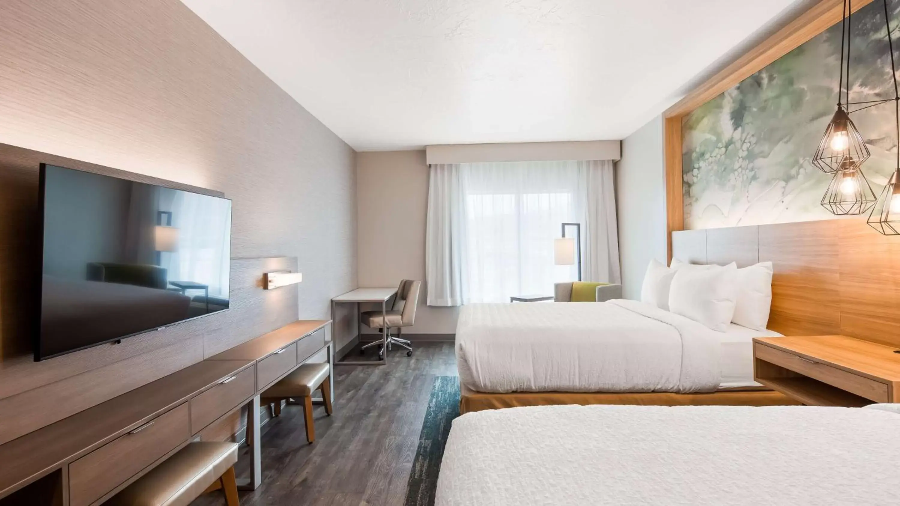 Bedroom, TV/Entertainment Center in Best Western Plus Settlers Point