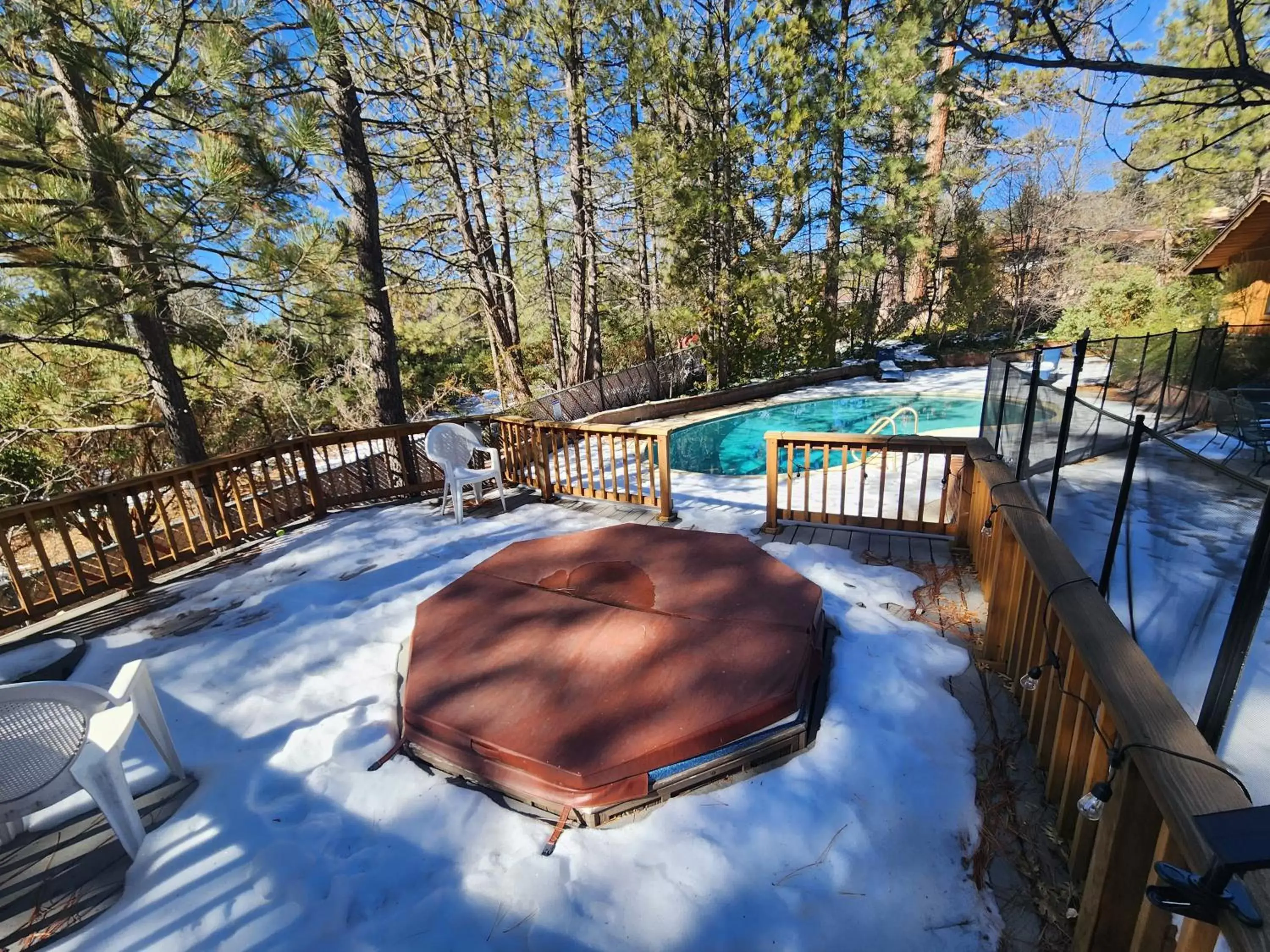 Swimming Pool in Silver Pines Lodge