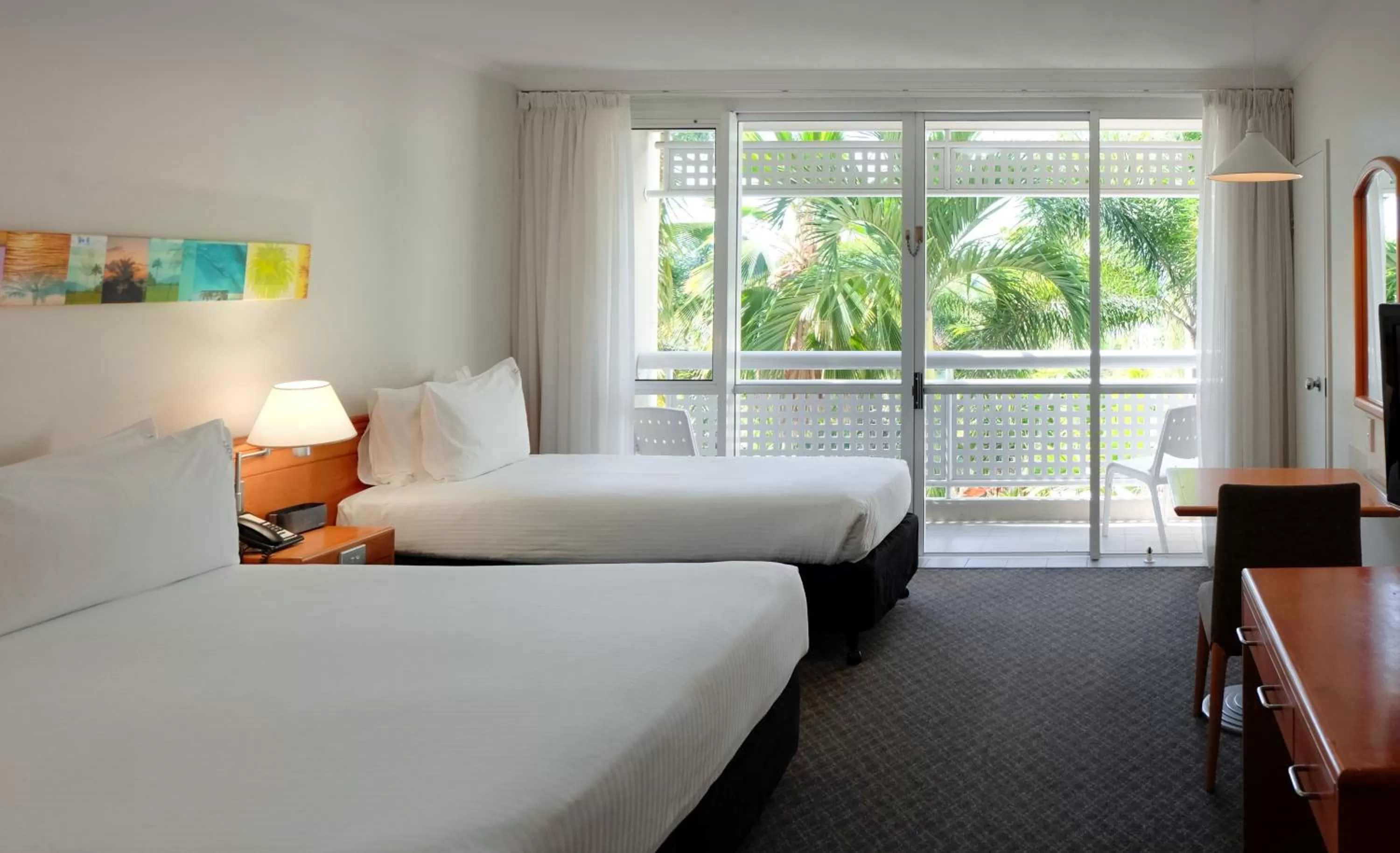 Bedroom, Bed in Cairns Harbourside Hotel