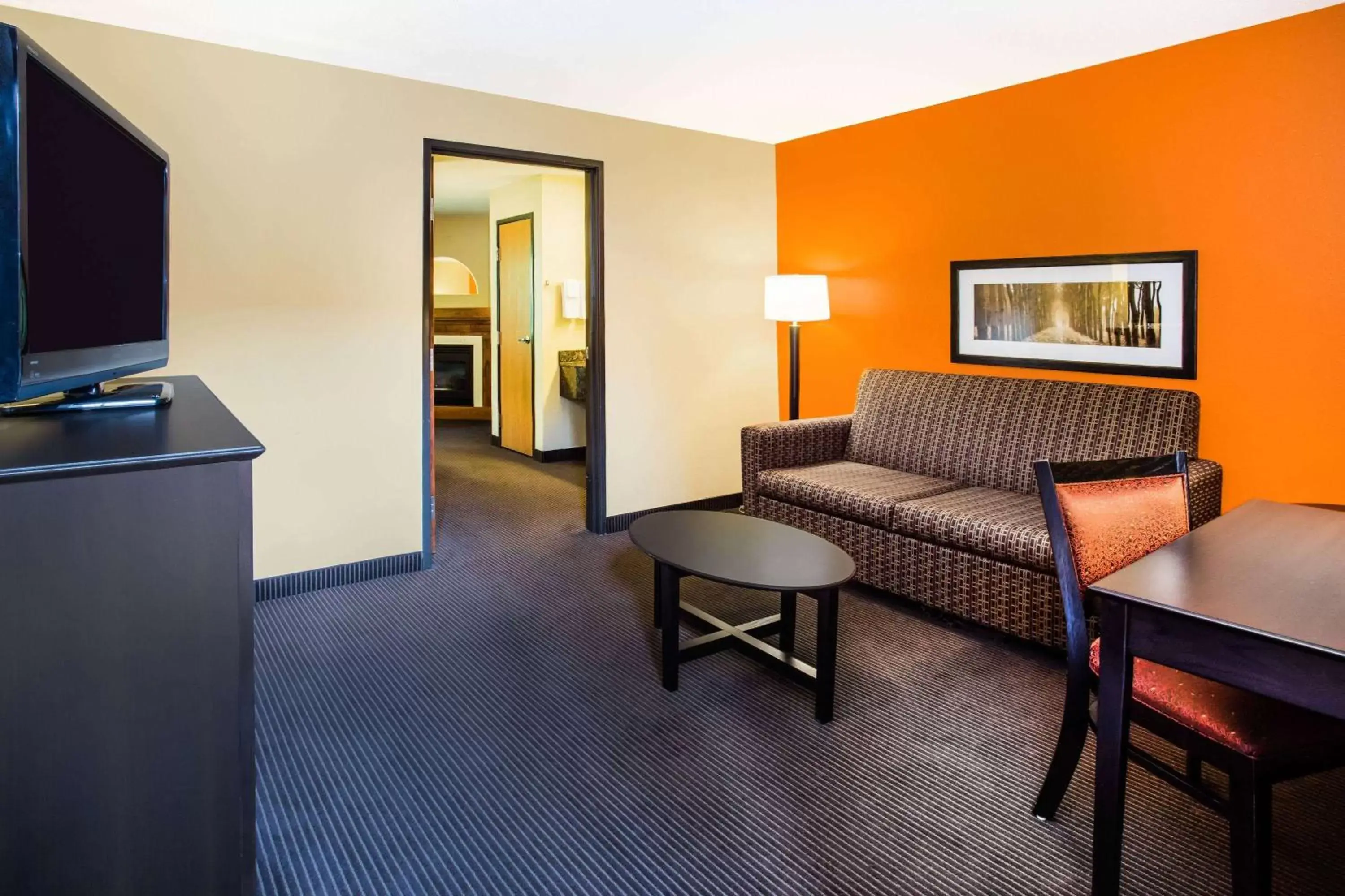 Living room, Seating Area in AmericInn by Wyndham Menomonie