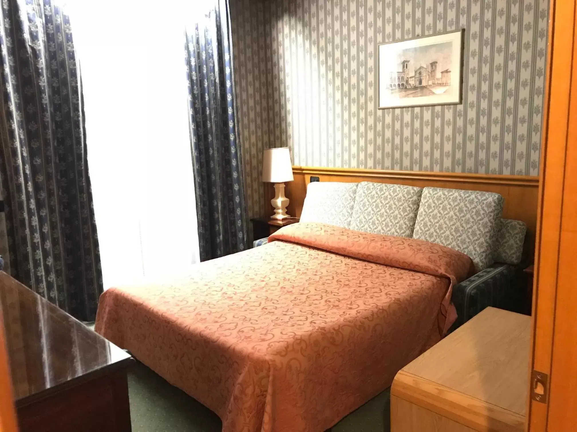 Bed in Perugia Plaza Hotel