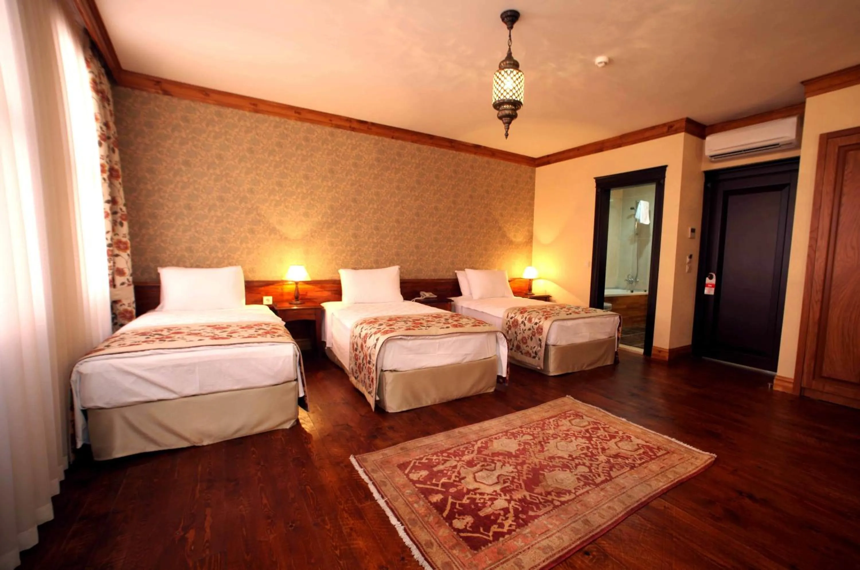 Photo of the whole room, Bed in Lalinn Hotel