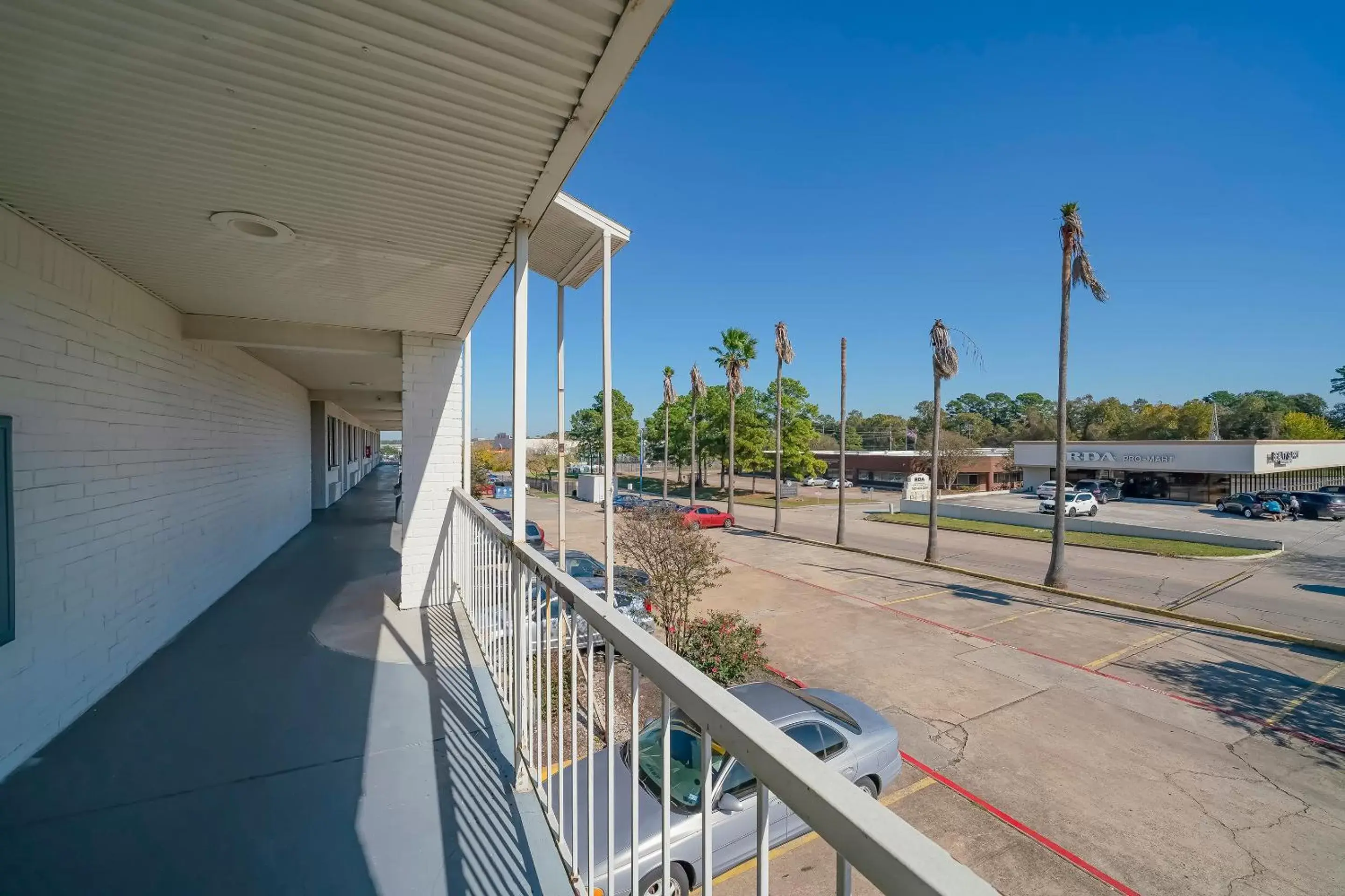 Balcony/Terrace in OYO Hotel Houston Humble IAH Airport HWY 59