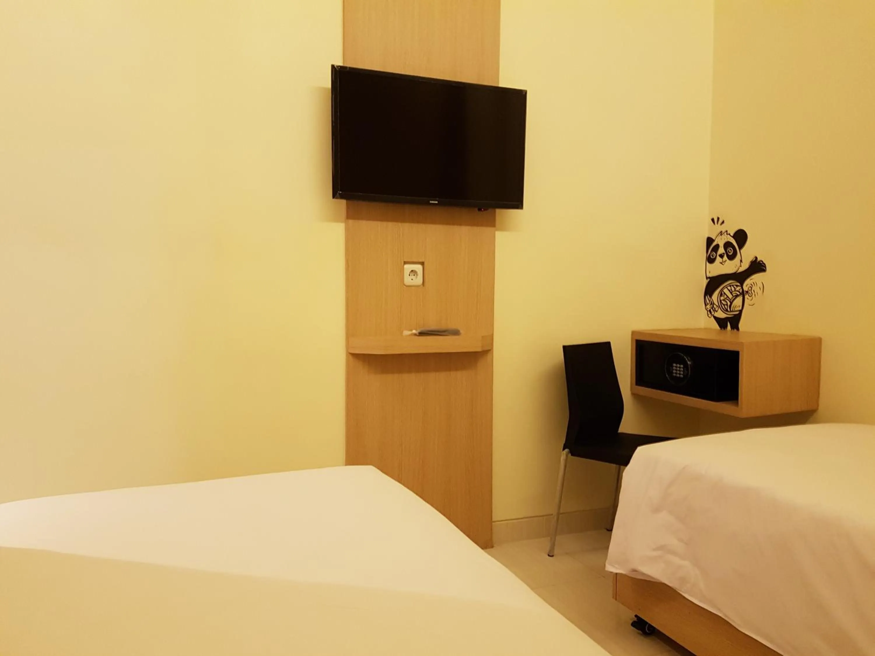 TV and multimedia, Bed in Bold Hotel Jakarta