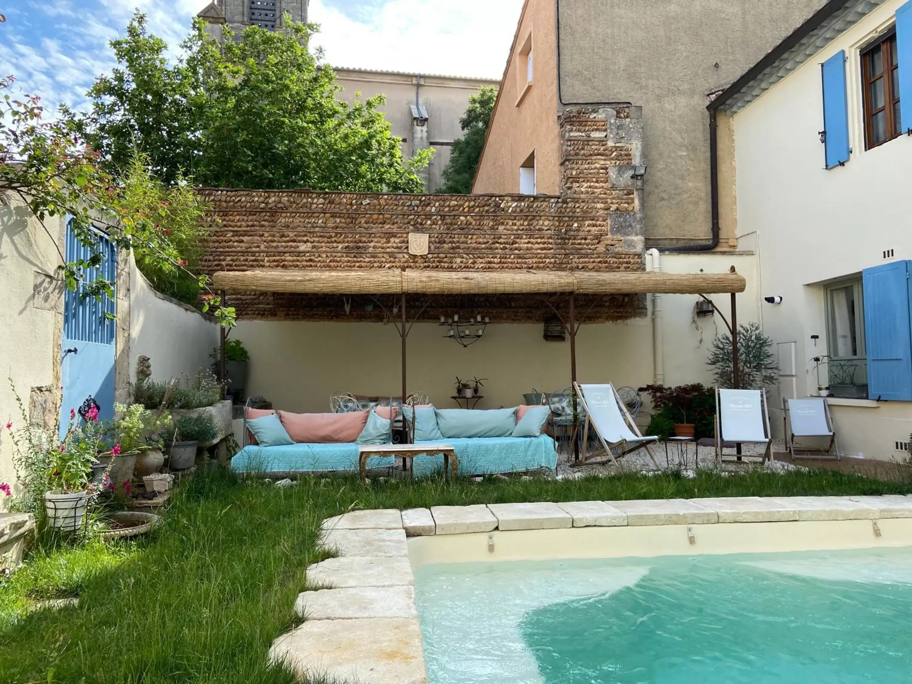 Balcony/Terrace, Swimming Pool in Maison 1823 - Suites de charme à Garons