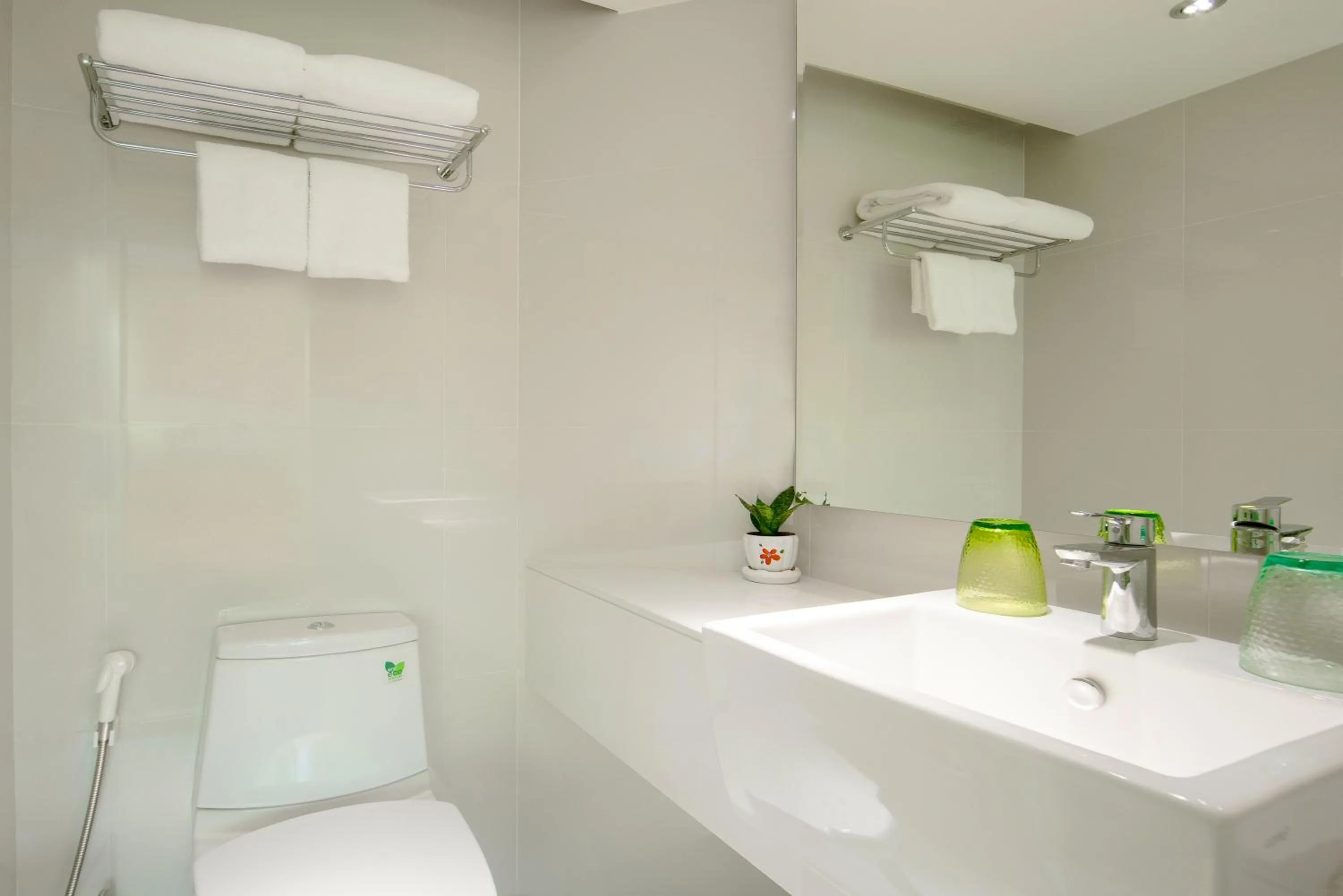 Shower in ibis Styles Siem Reap