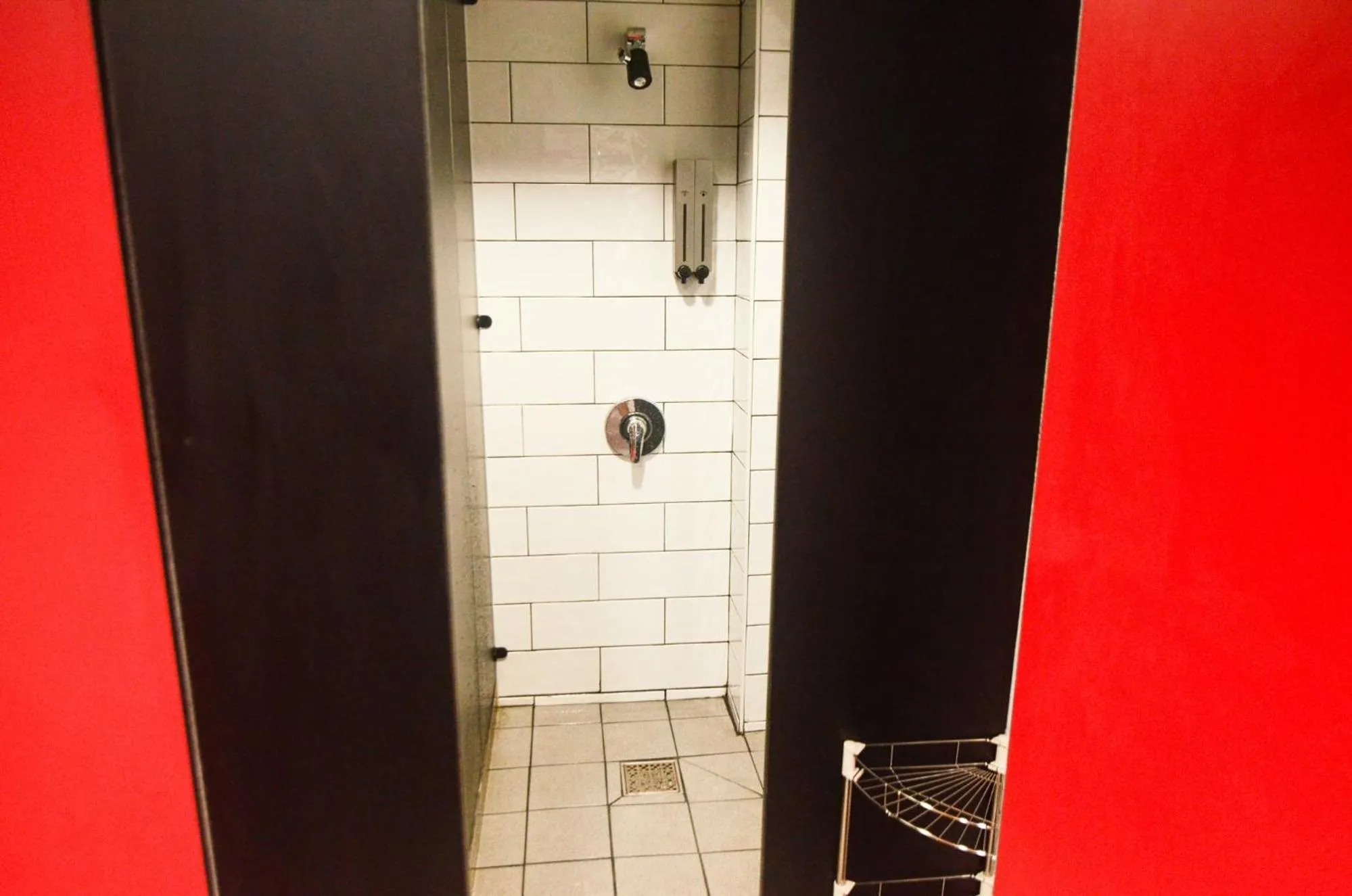 Shower in One Way Guesthouse Busan