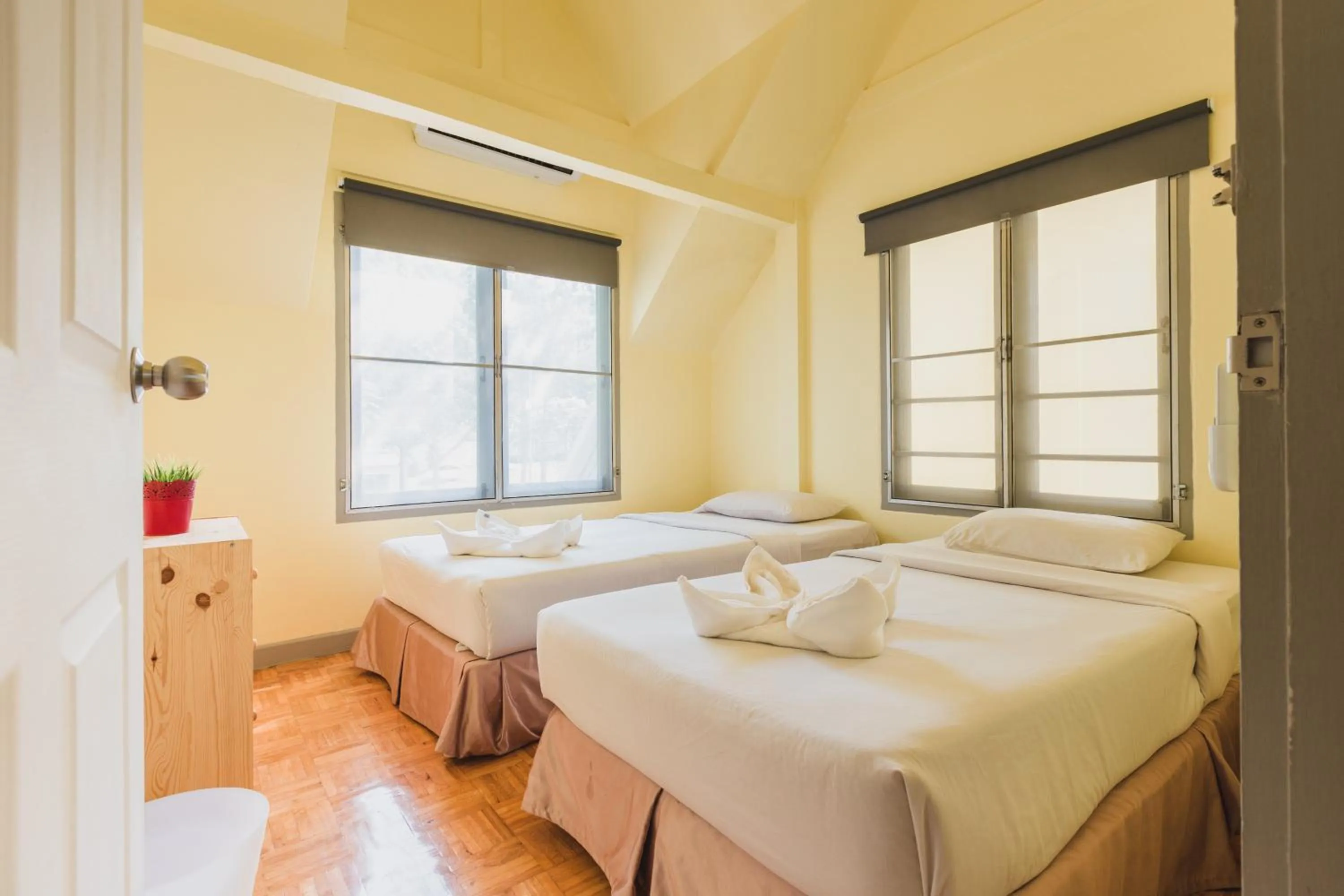 Decorative detail, Bed in Brookside Valley Resort