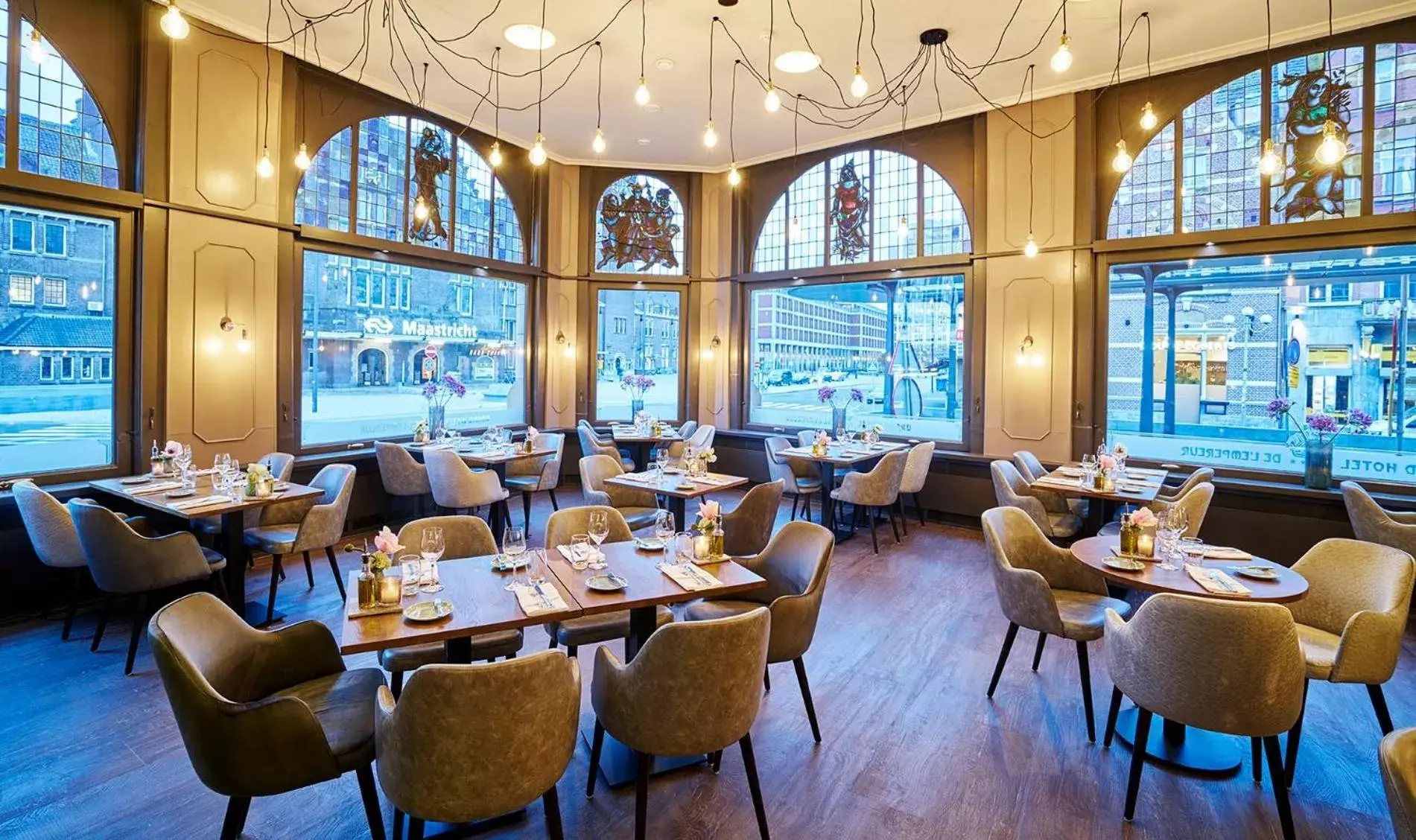 Restaurant/places to eat in Amrâth Grand Hotel de l’Empereur Restaurant/places to eat in Amrâth Grand Hotel de l’Empereur