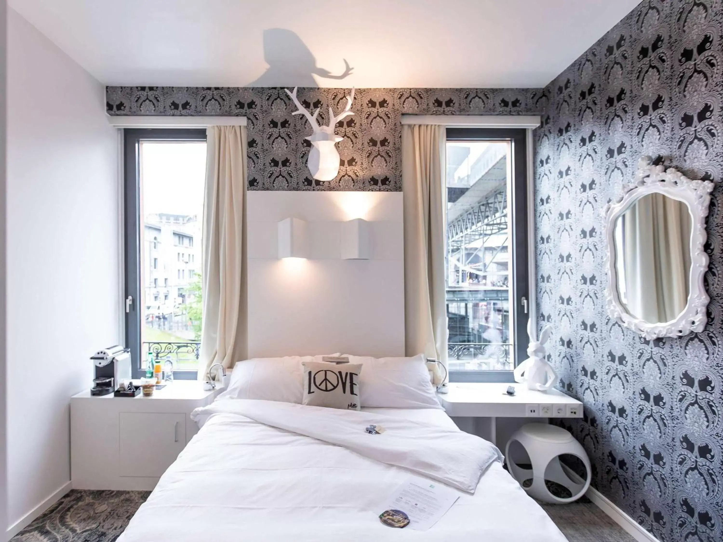 Photo of the whole room, Bed in ibis Styles Lausanne Center MadHouse Photo of the whole room, Bed in ibis Styles Lausanne Center MadHouse