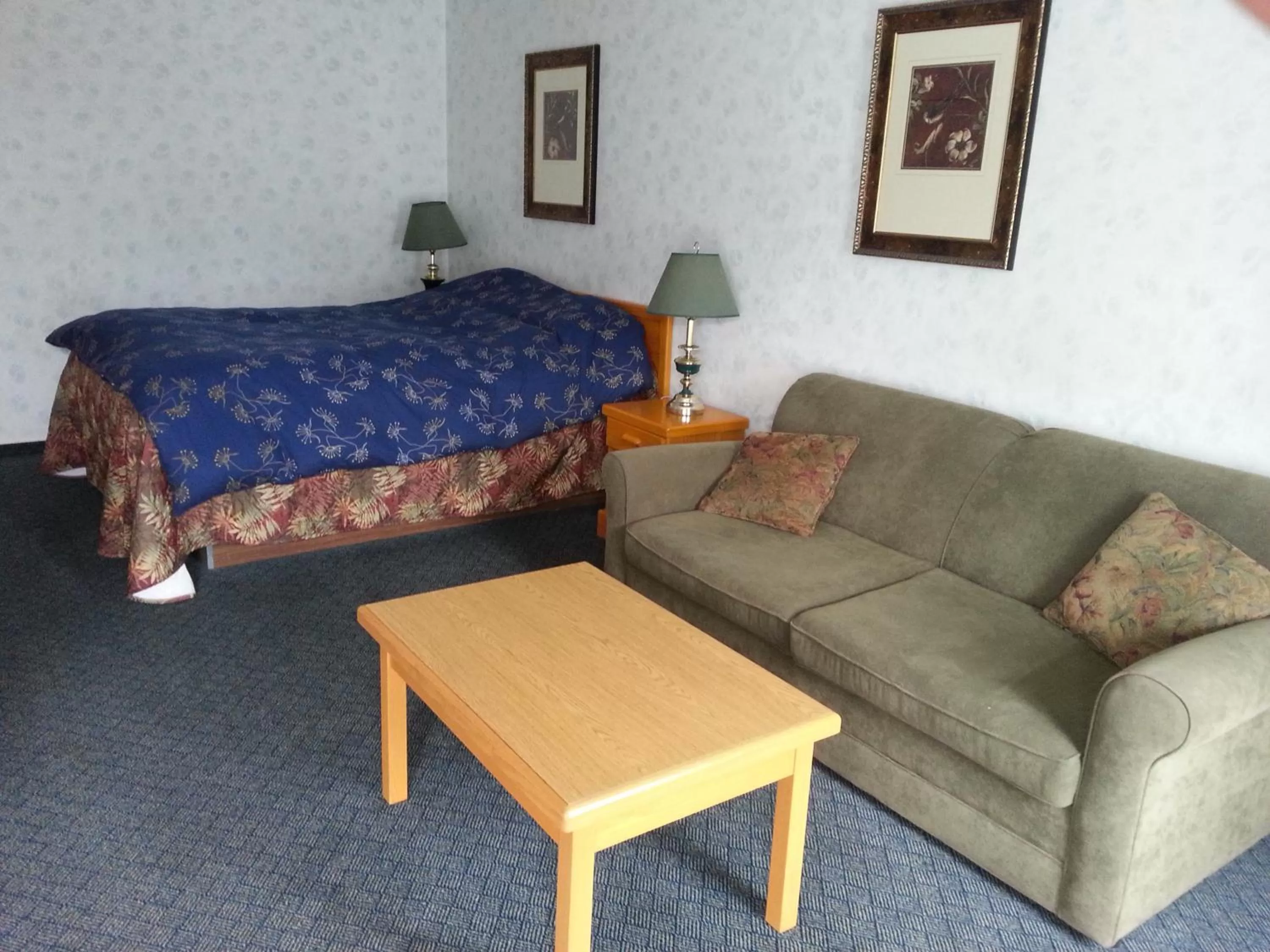 Photo of the whole room, Bed in Heritage Inn