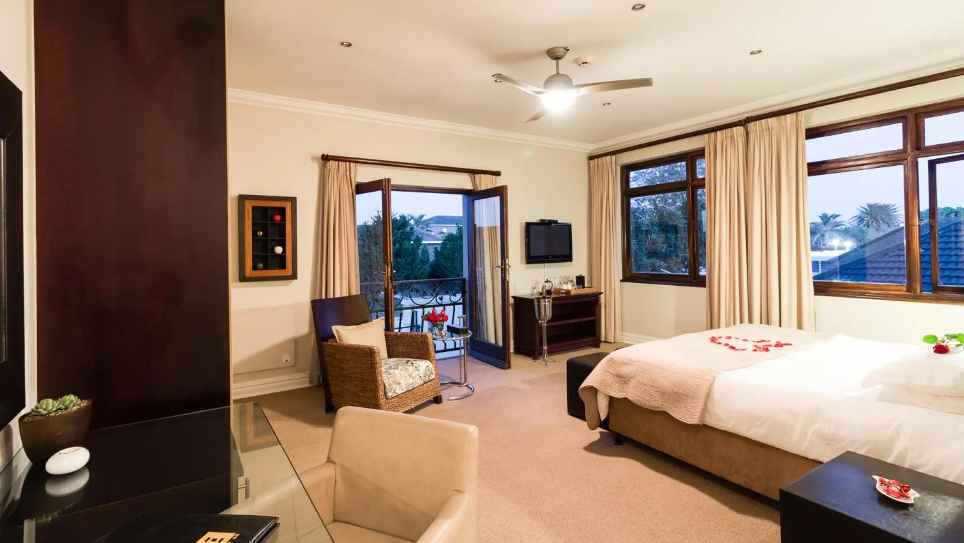 Photo of the whole room, Bed in Manor 38