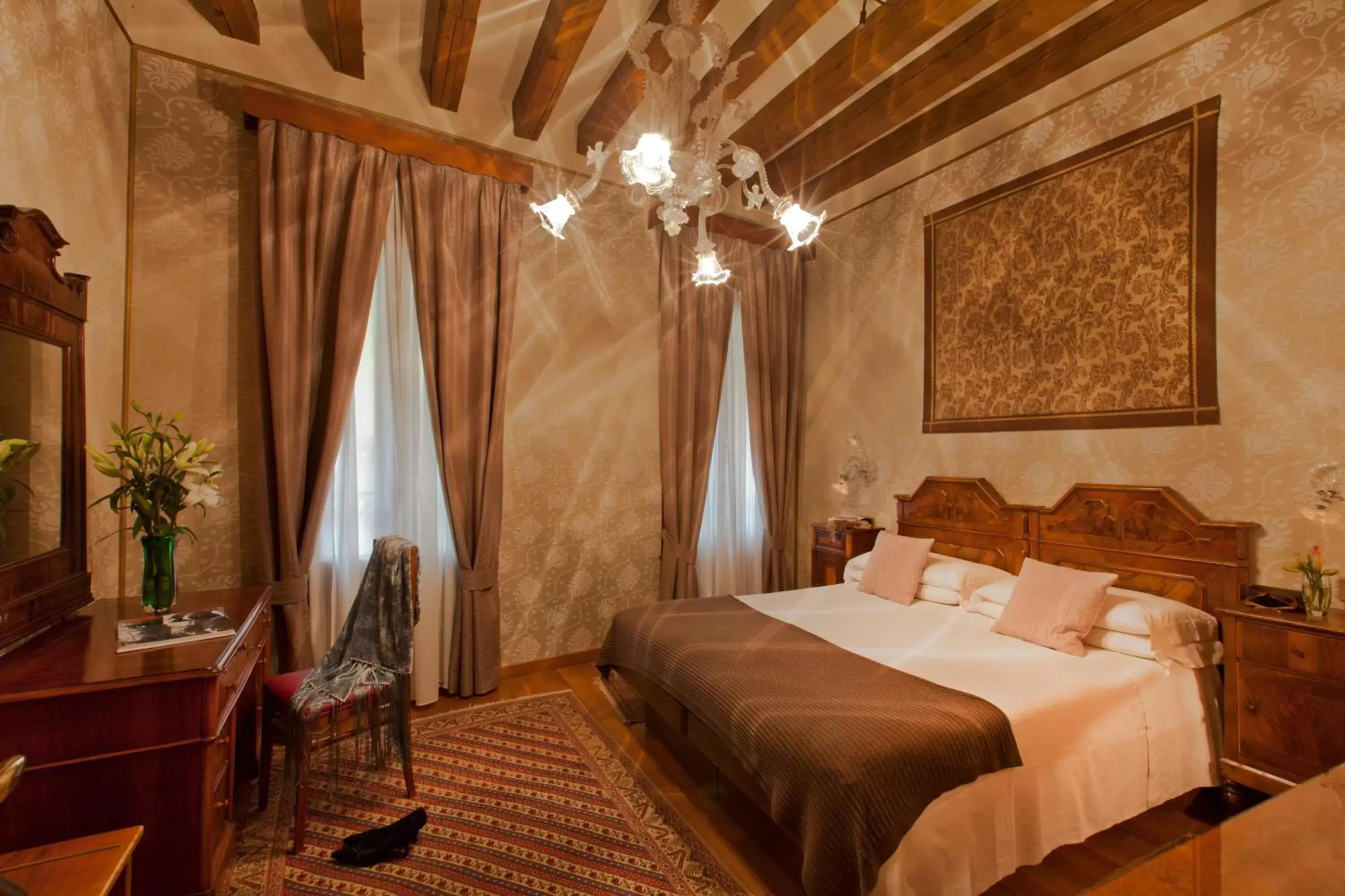 Photo of the whole room, Bed in Hotel Saturnia & International