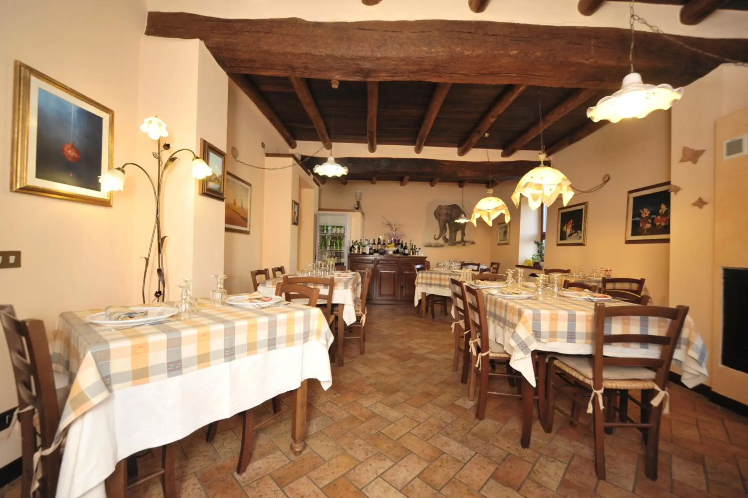 Restaurant/Places to Eat in Romantica Pucci