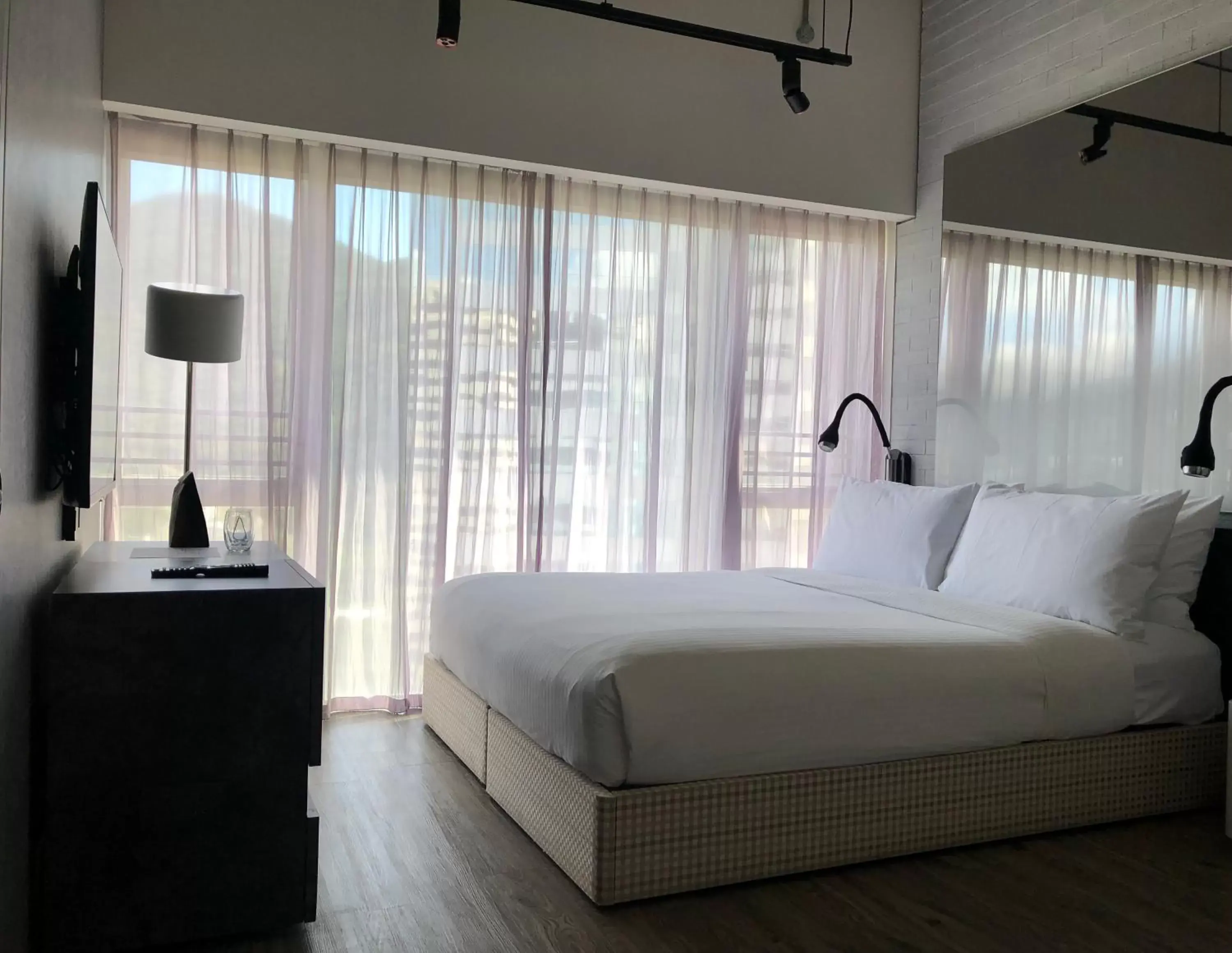 Photo of the whole room, Bed in Ovolo Southside