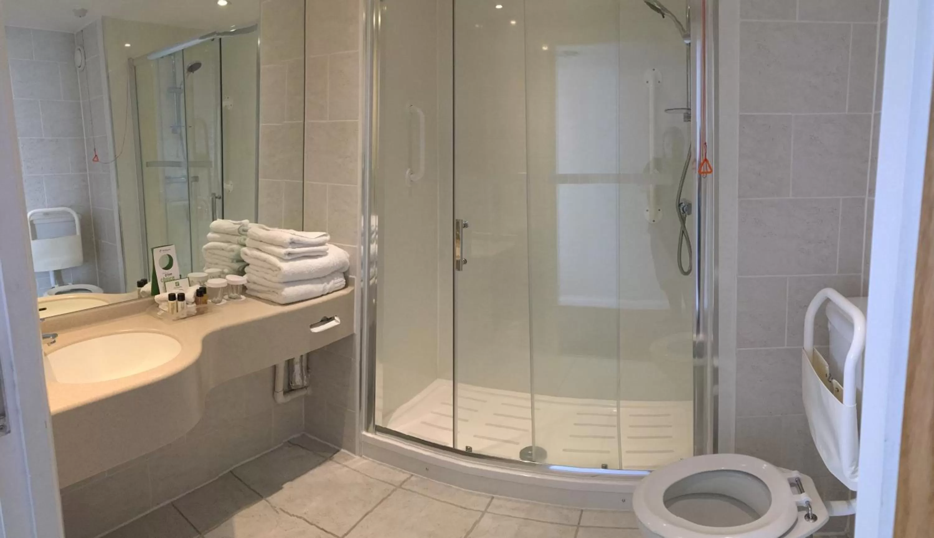 Bathroom in Holiday Inn Liverpool City Centre by IHG