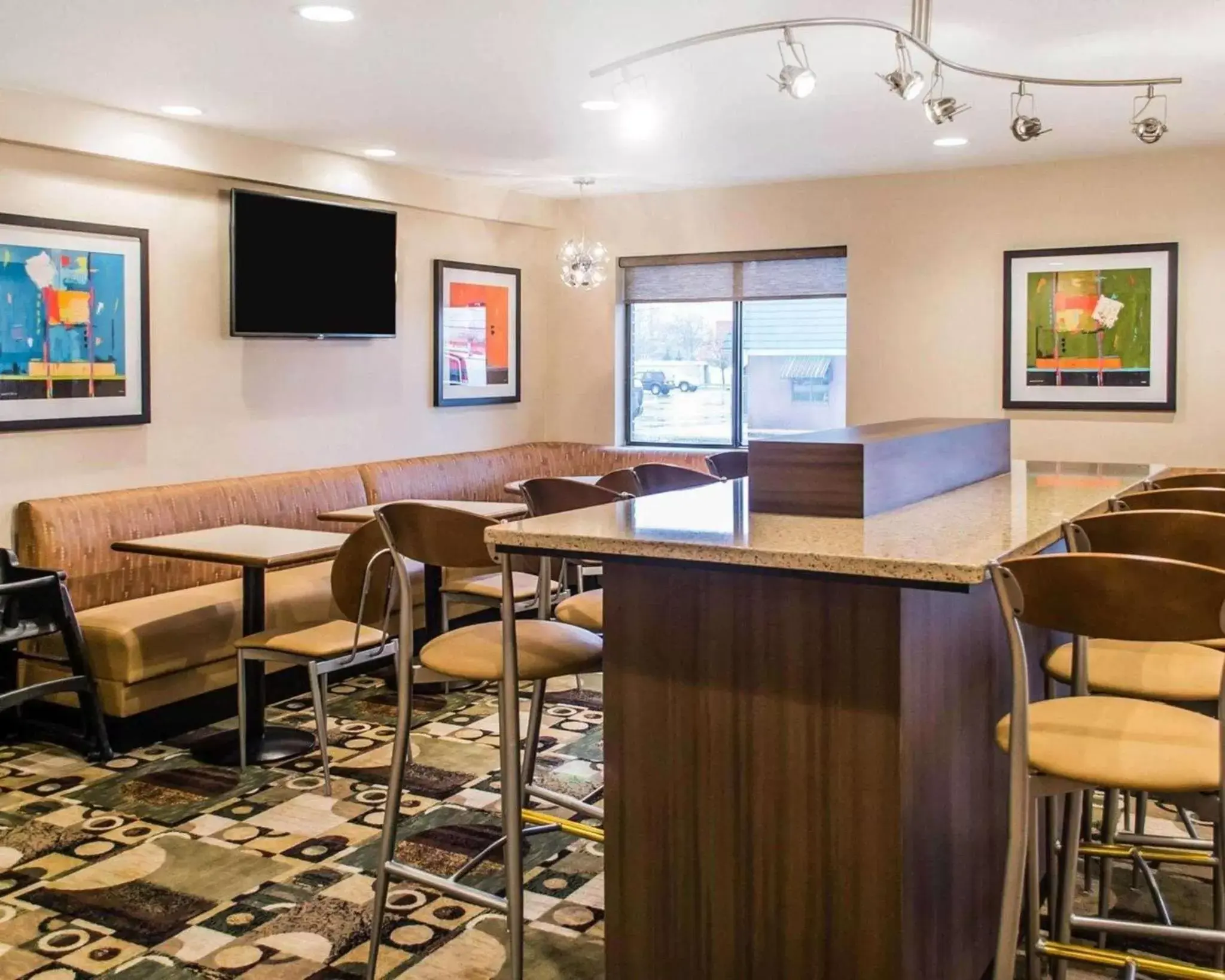 Restaurant/places to eat in Quality Inn Streetsboro