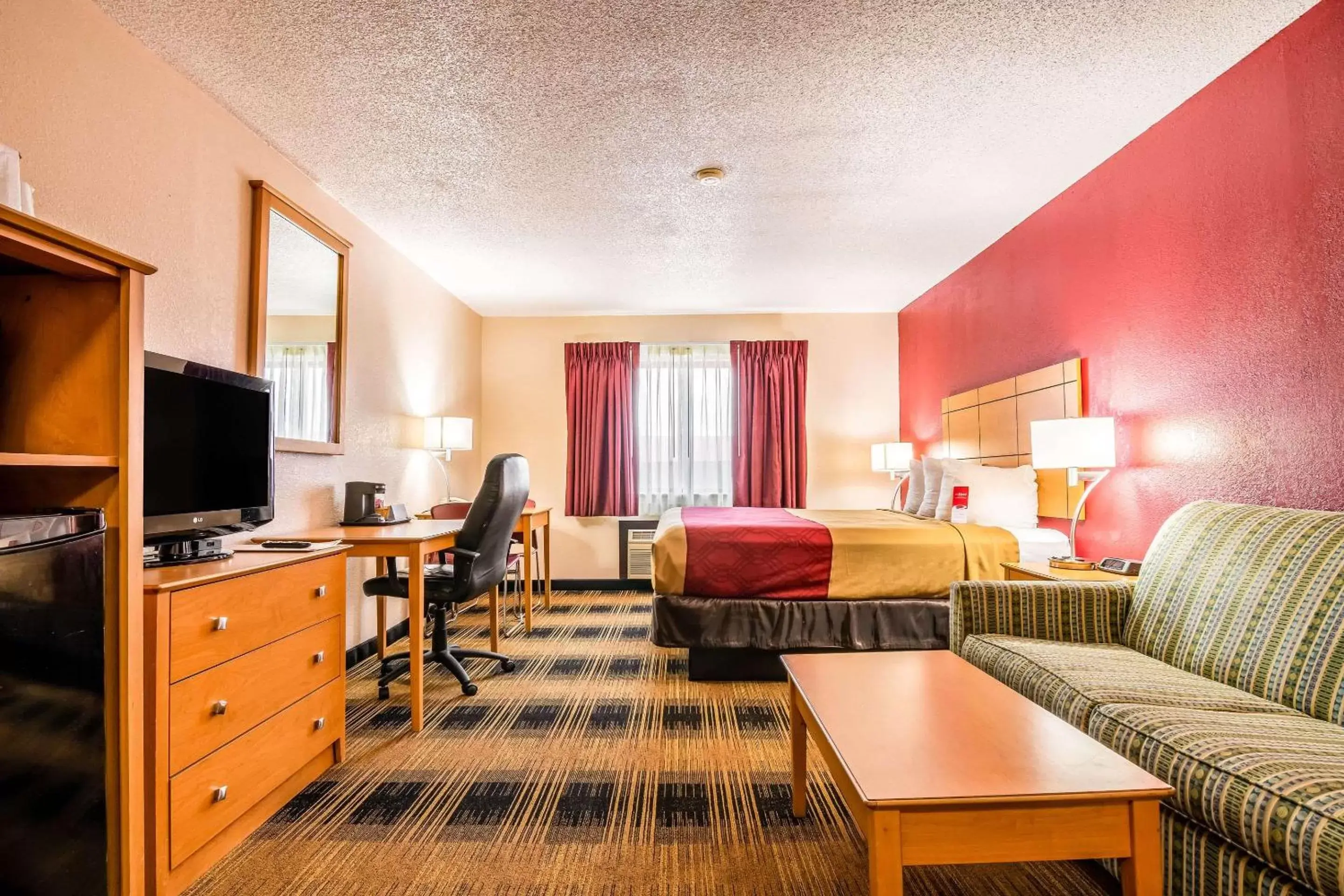 Photo of the whole room, Seating Area in Econo Lodge Wanamaker