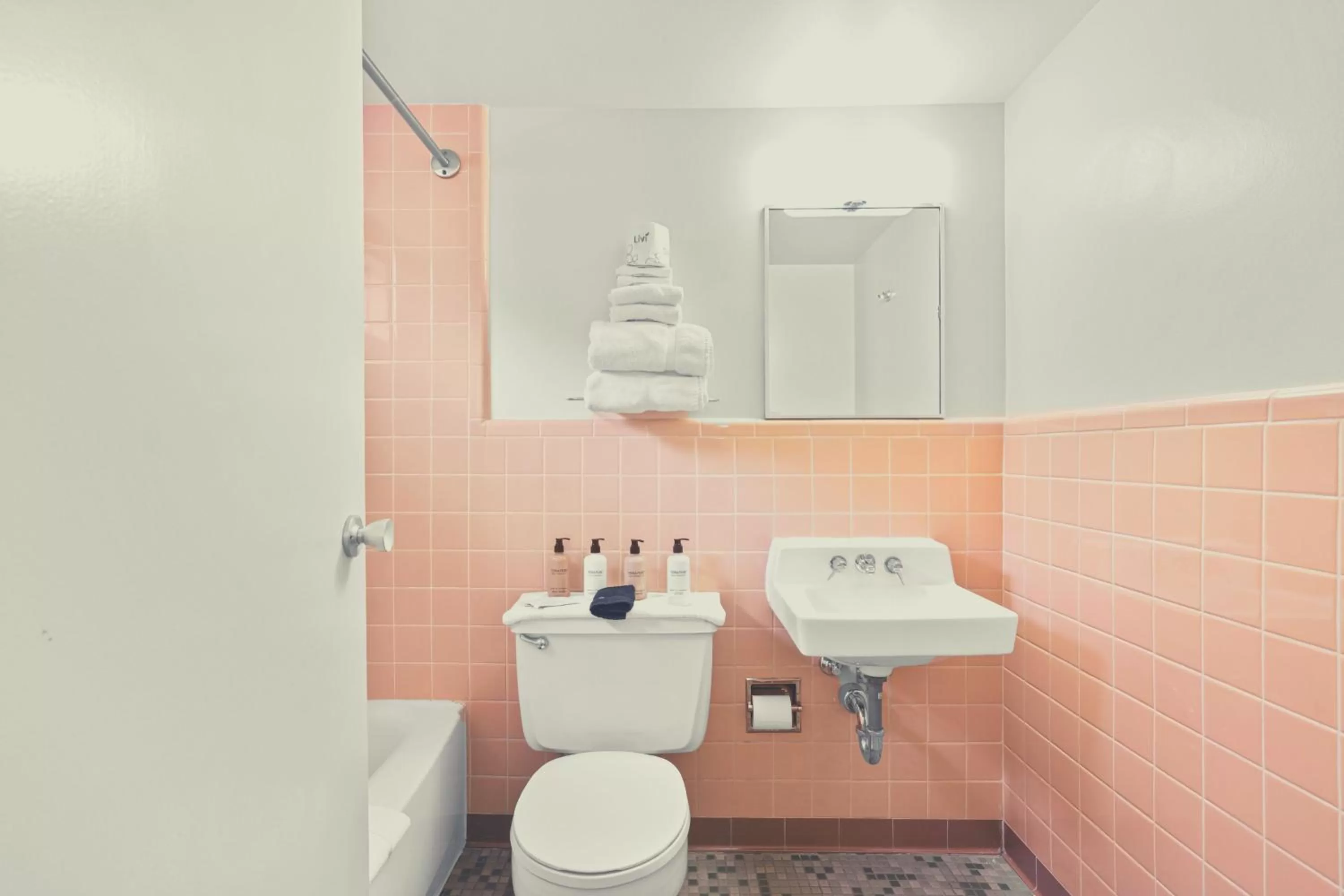 Bathroom in Stardust Motel Wallace