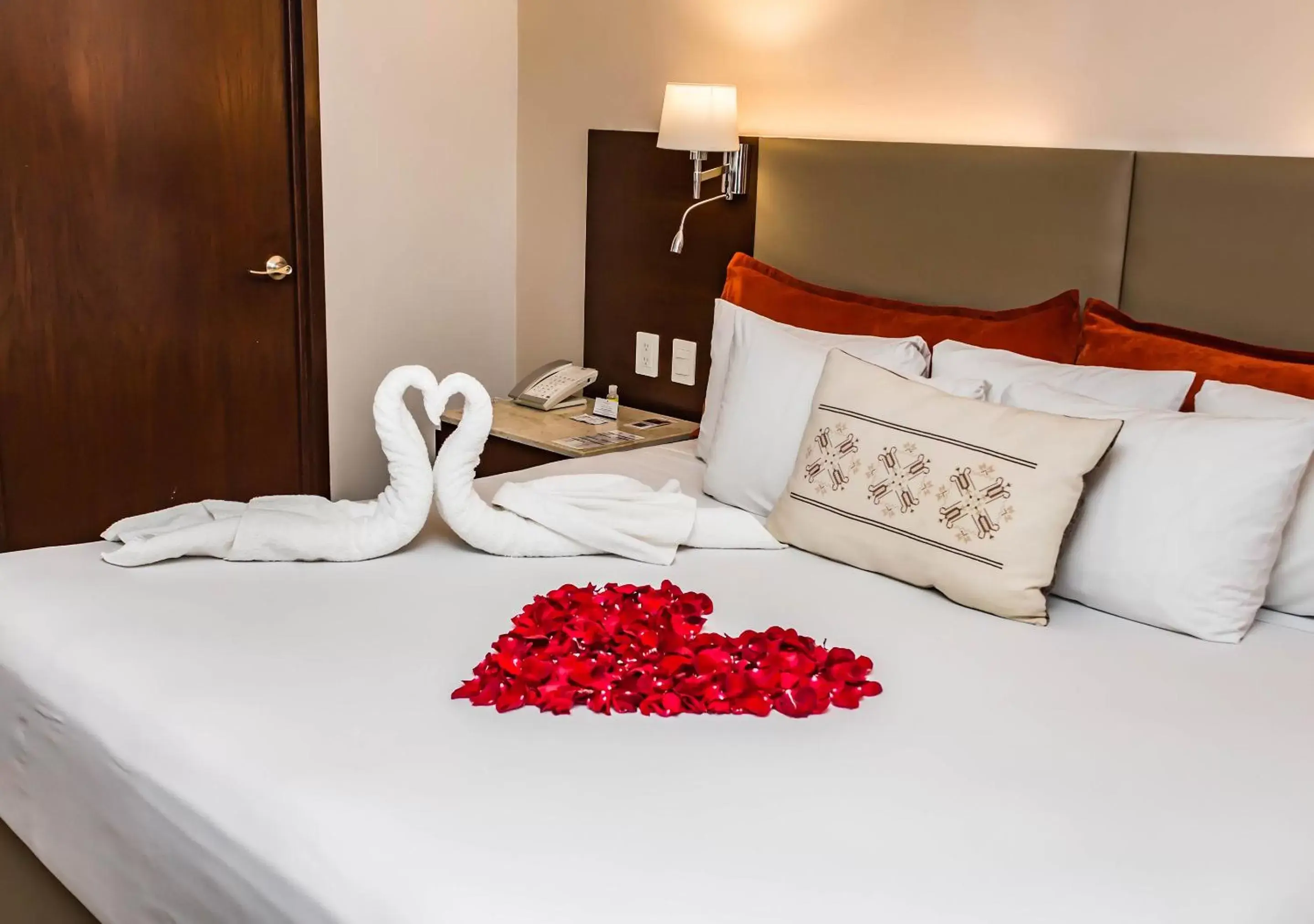 Deluxe King Suite in Hotel Guadalajara Plaza Ejecutivo Lopez Mateos Deluxe King Suite in Hotel Guadalajara Plaza Ejecutivo Lopez Mateos