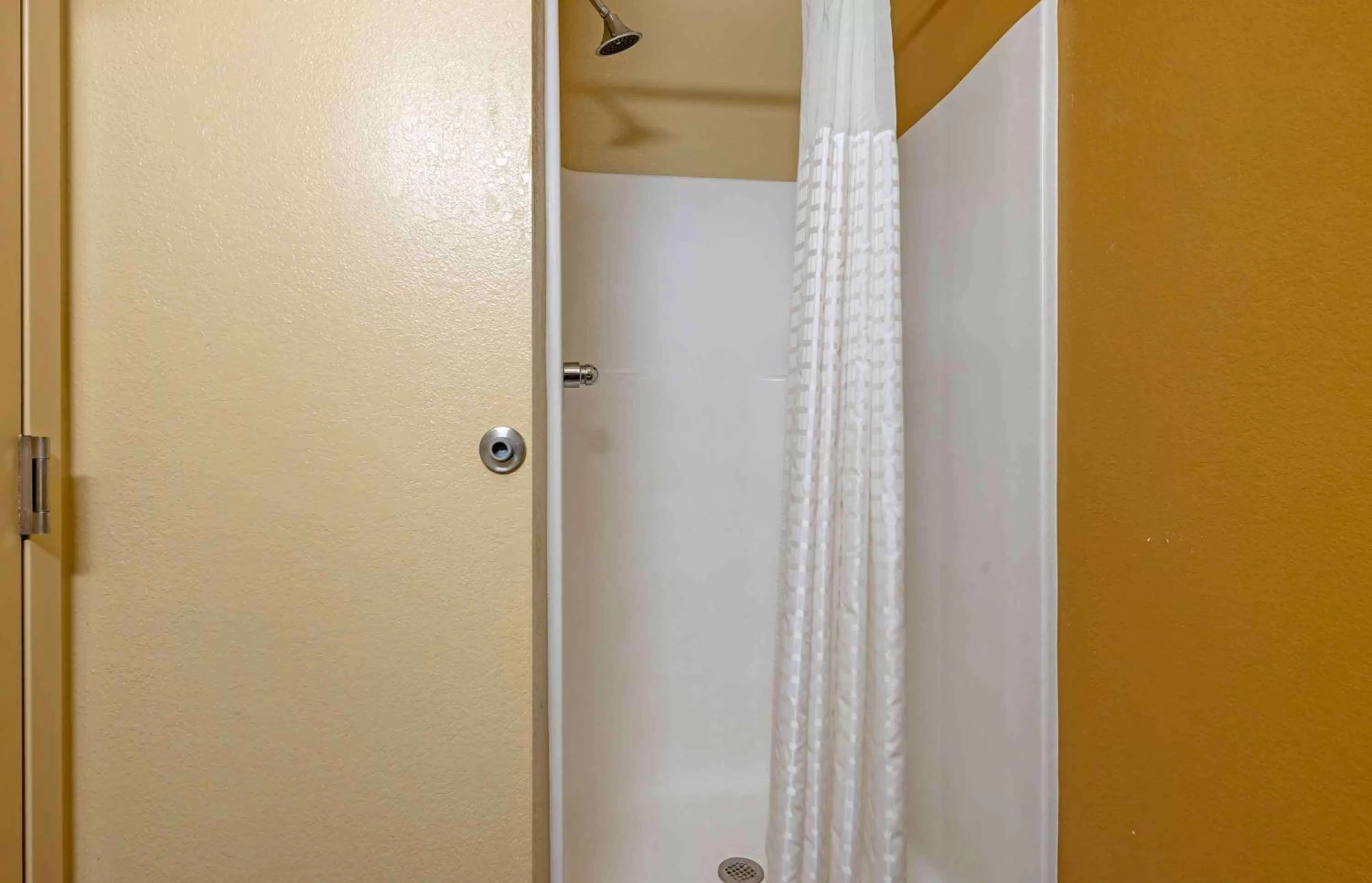 Bathroom in Extended Stay America Suites - Cincinnati - Blue Ash - Kenwood Road