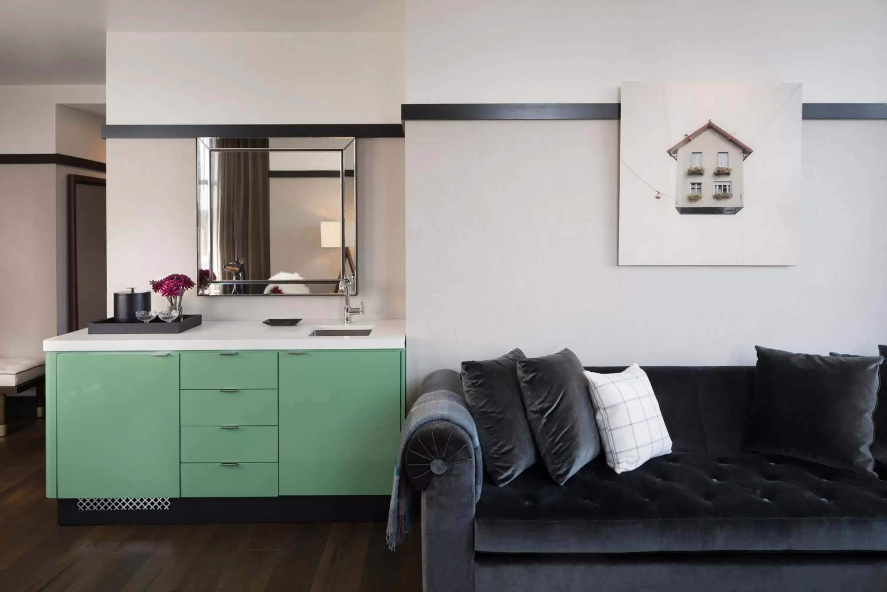 Bedroom in Kimpton Journeyman Hotel by IHG Bedroom in Kimpton Journeyman Hotel by IHG