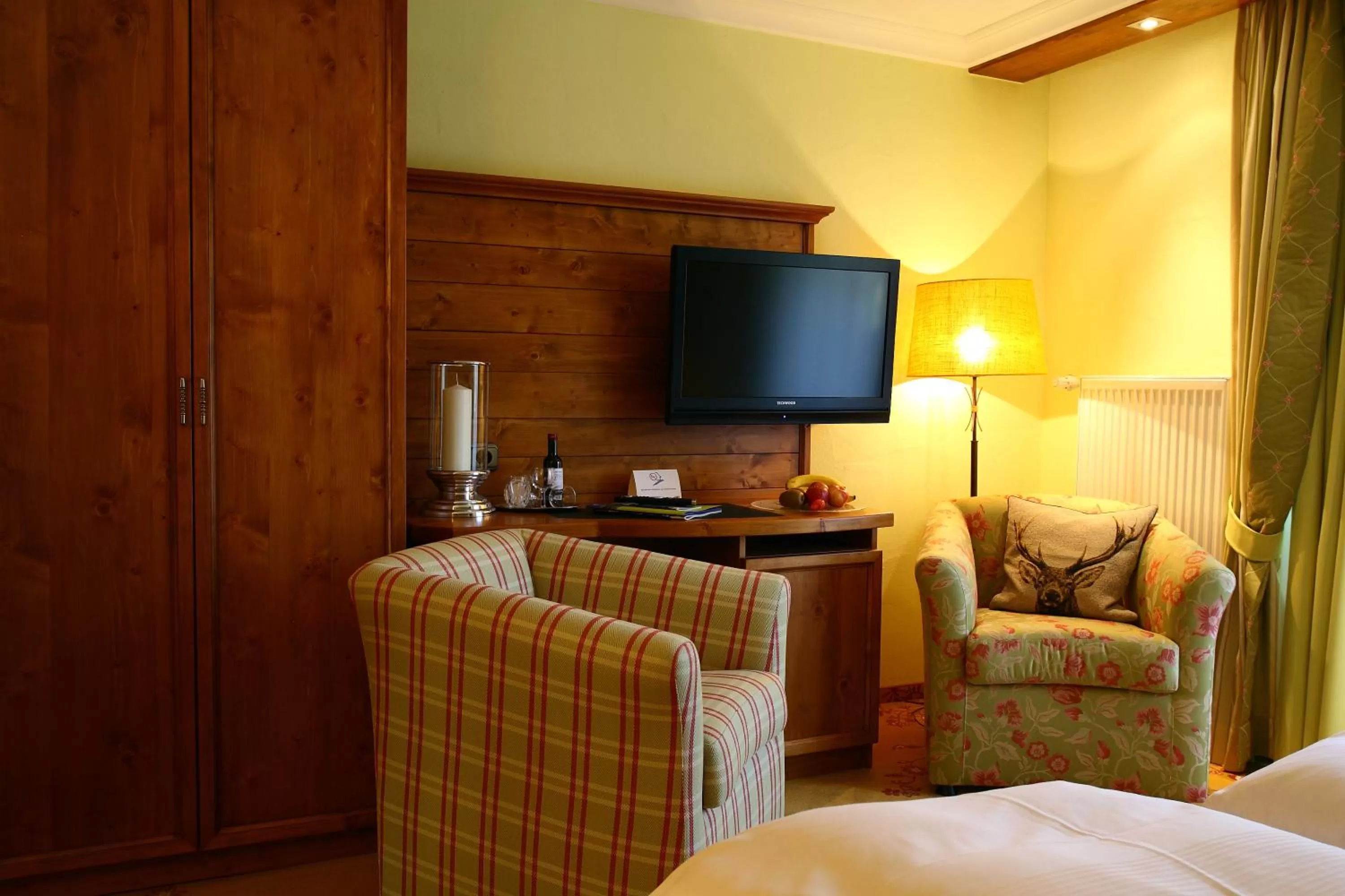 TV and multimedia, Bed in Hotel Bergruh