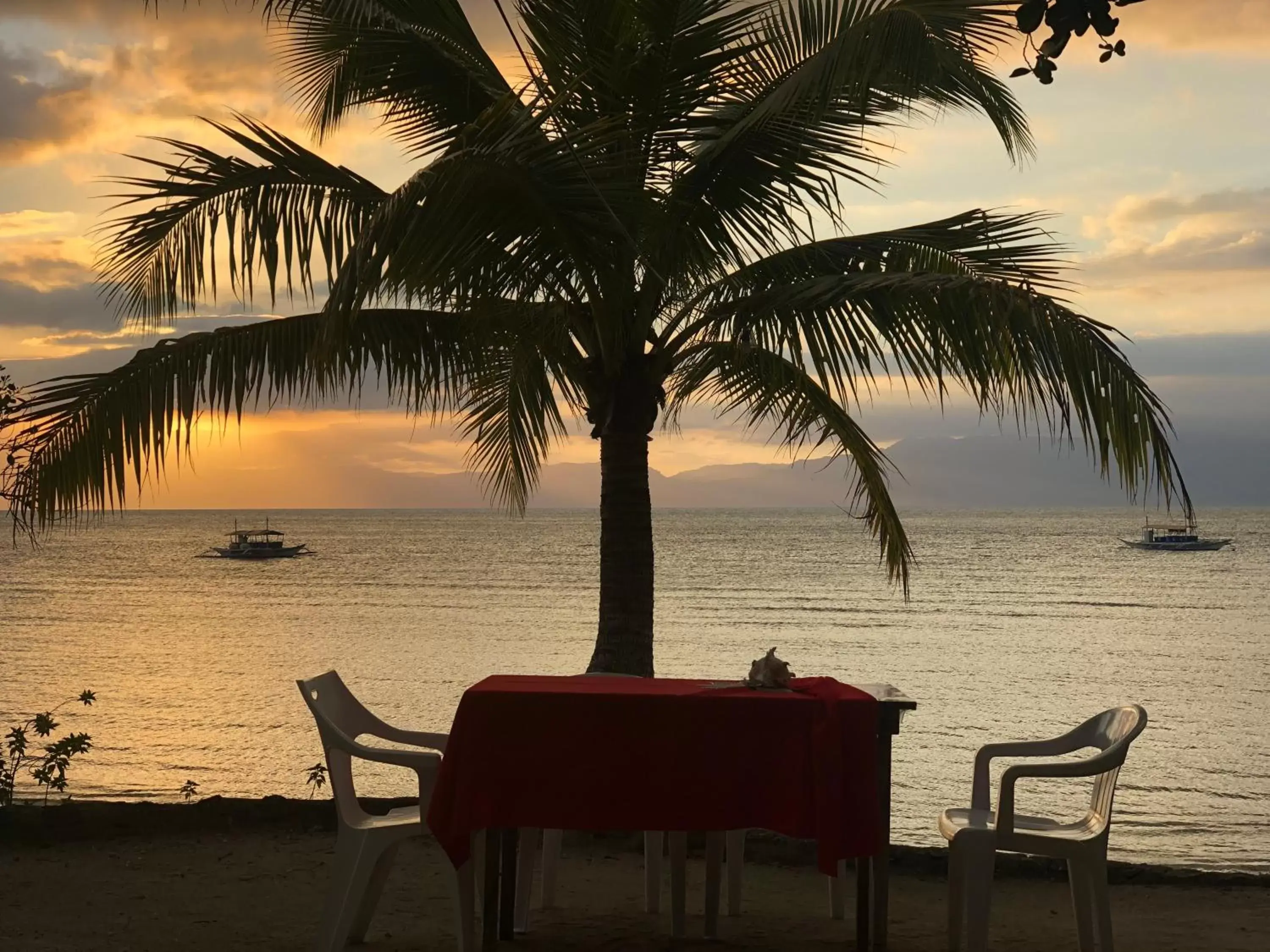 Sunset, Beach in Moalboal T Breeze Coastal Resort