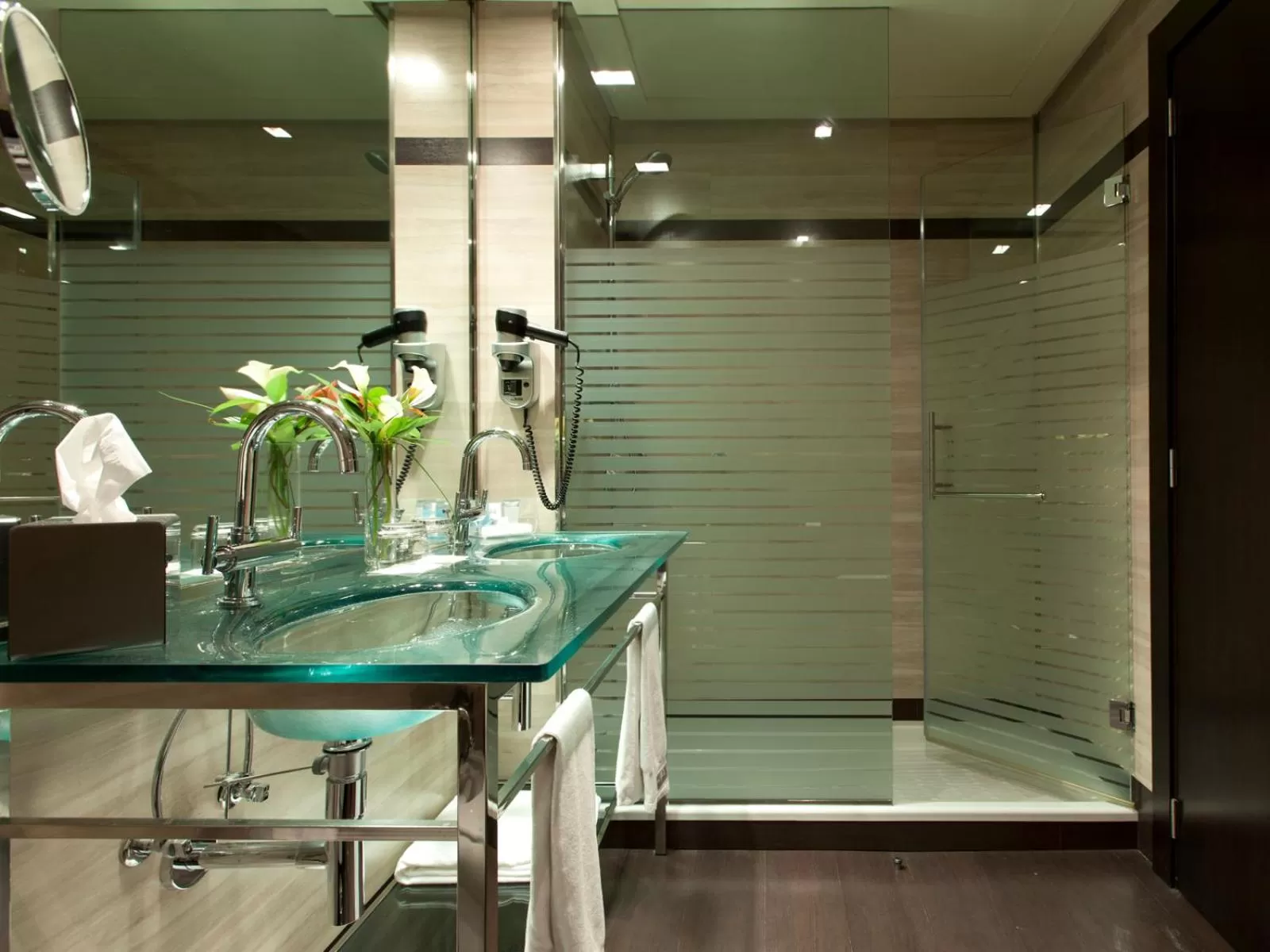 Bathroom in Hotel Maydrit Airport