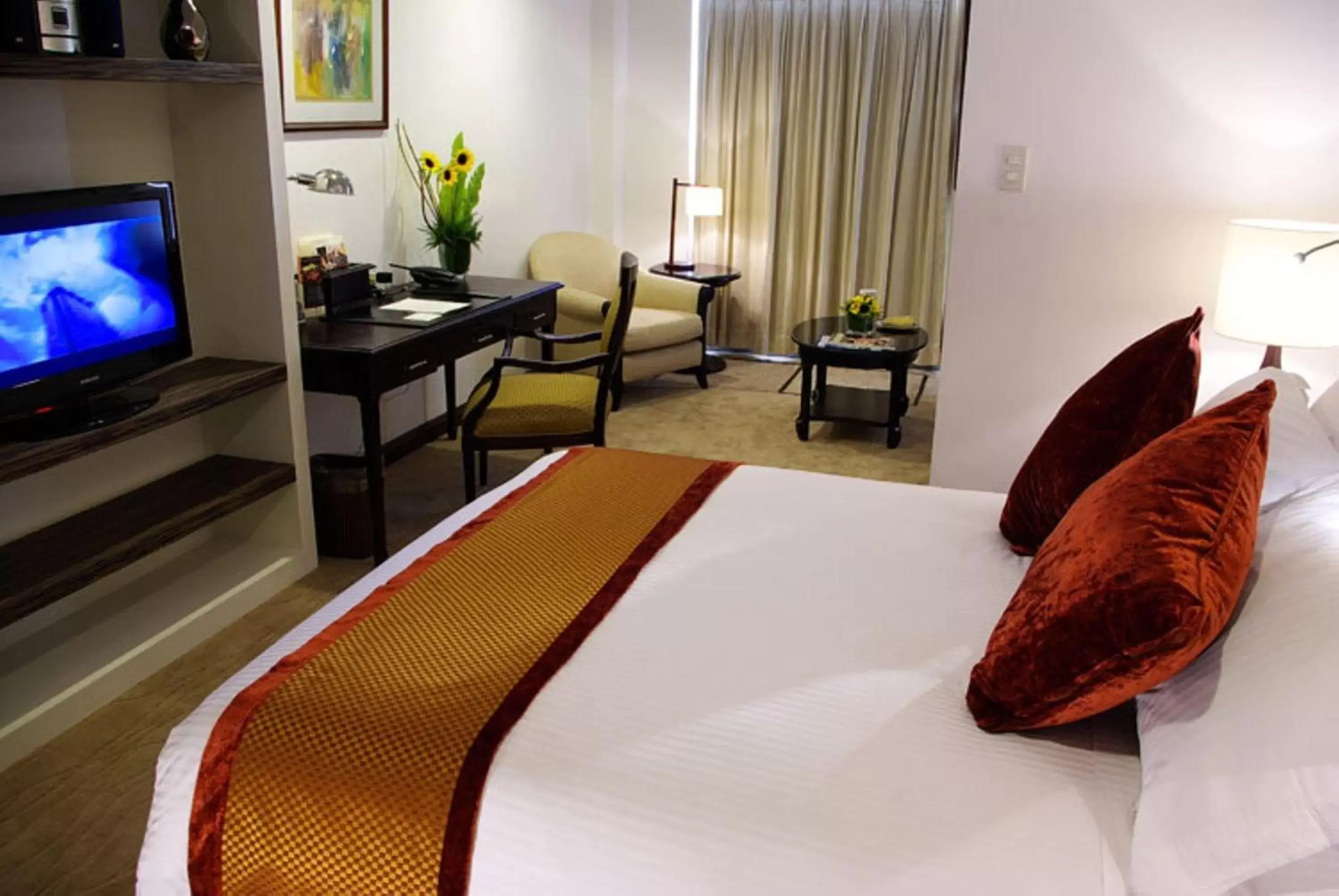 Photo of the whole room, Bed in Discovery Suites Manila, Philippines