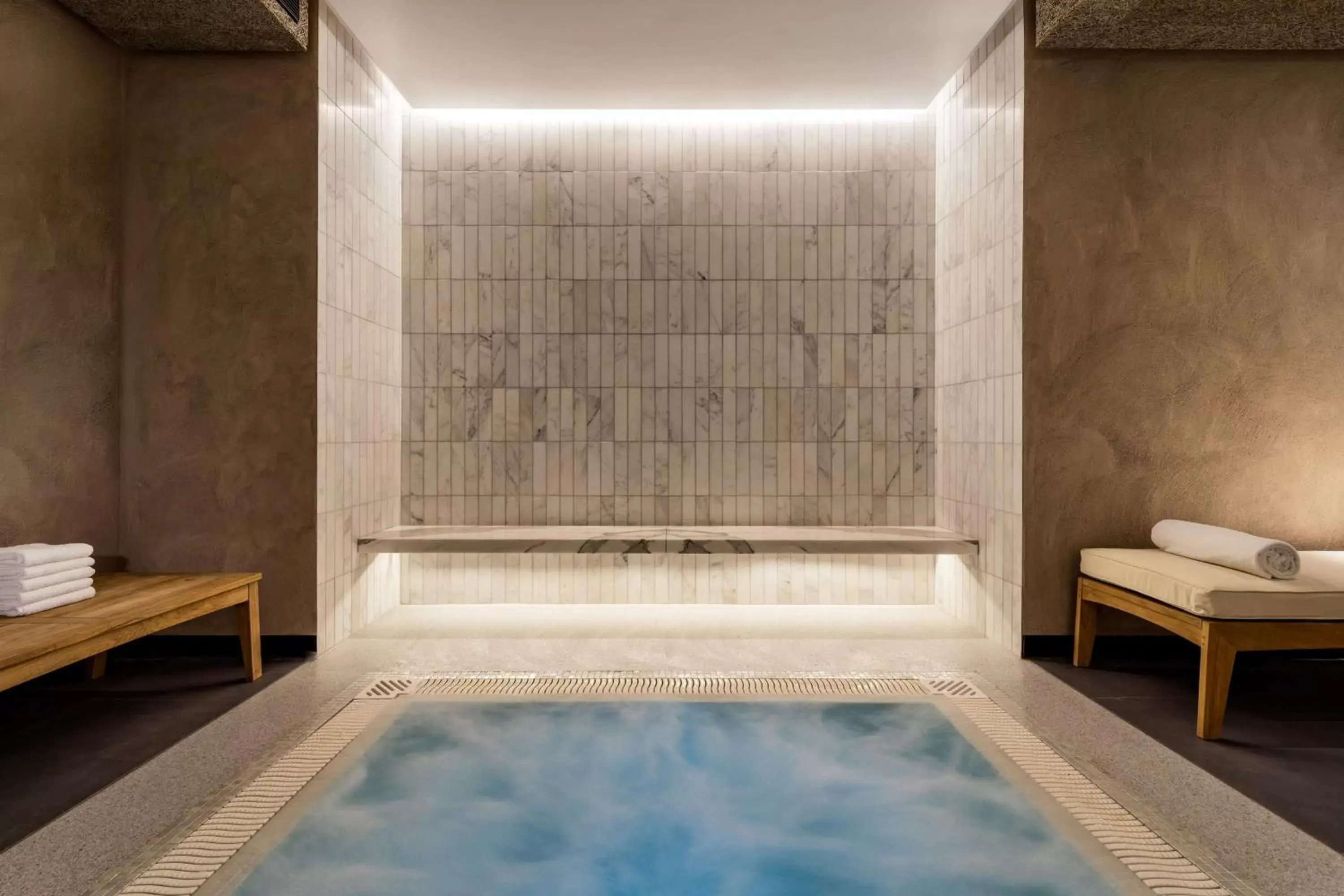 Spa and wellness centre/facilities, Swimming Pool in Radisson Blu Edwardian Heathrow Hotel, London